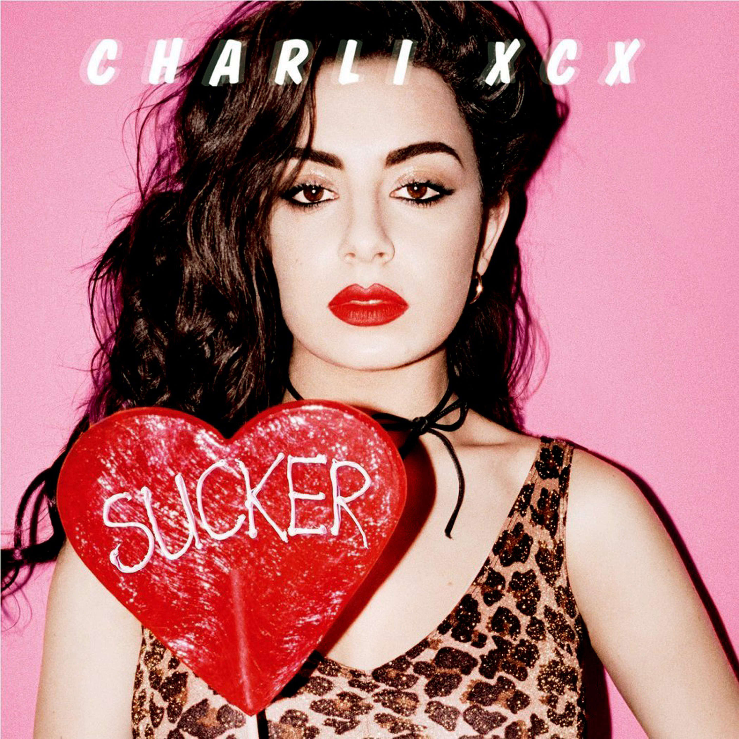 Bella howard CHARLI40