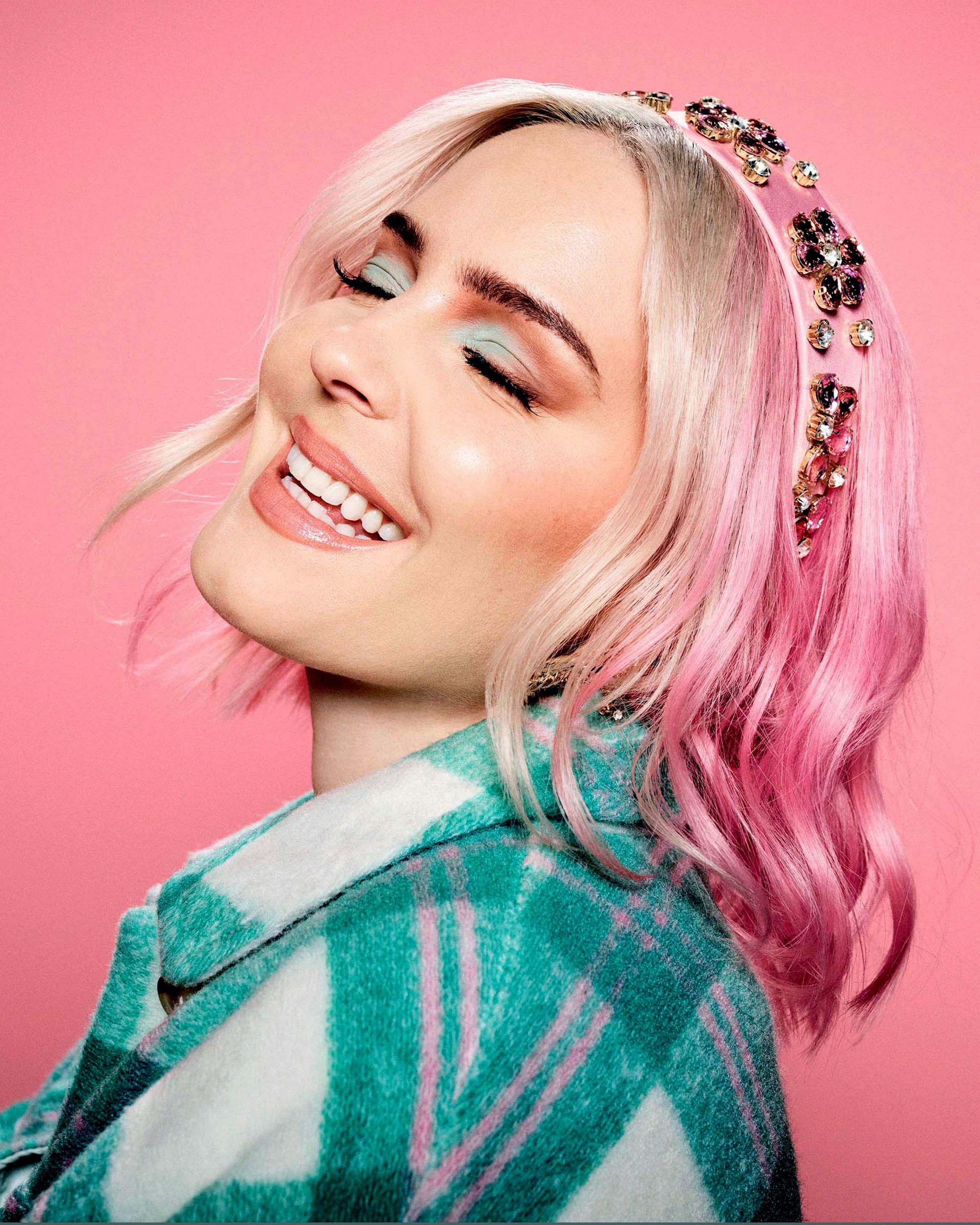 Bella howard HAPPY13