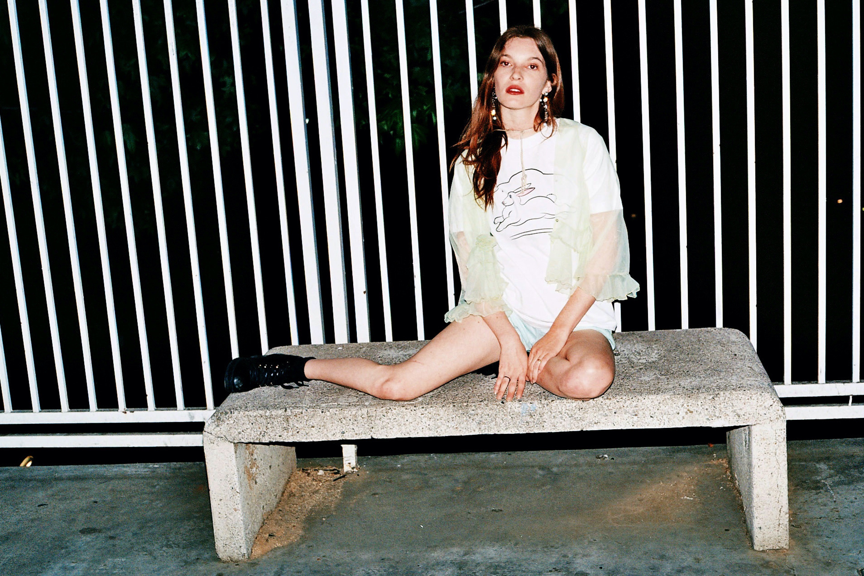 Bella howard VANNA09