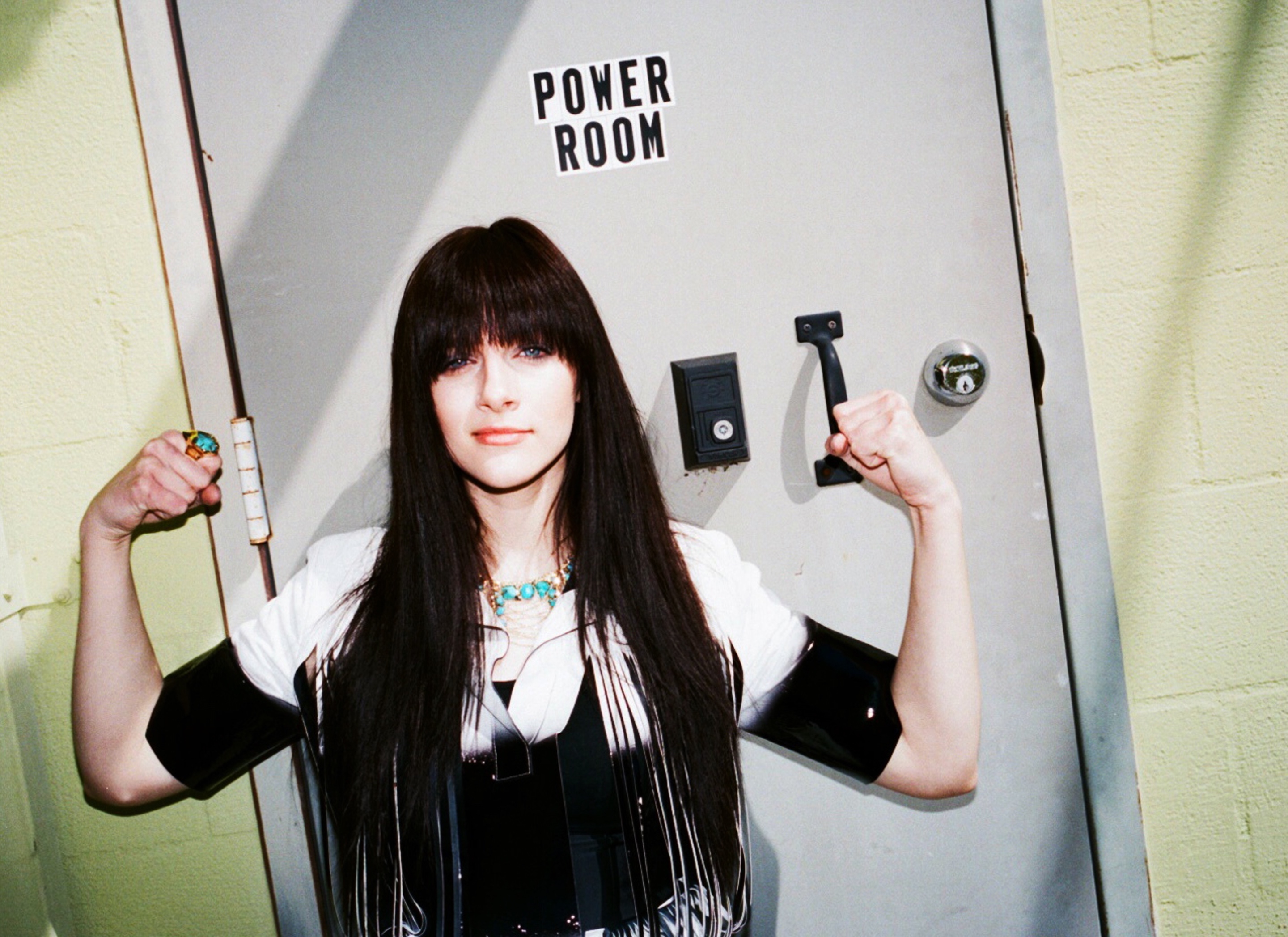 Bella howard YOUNG HOLLYWOOD12