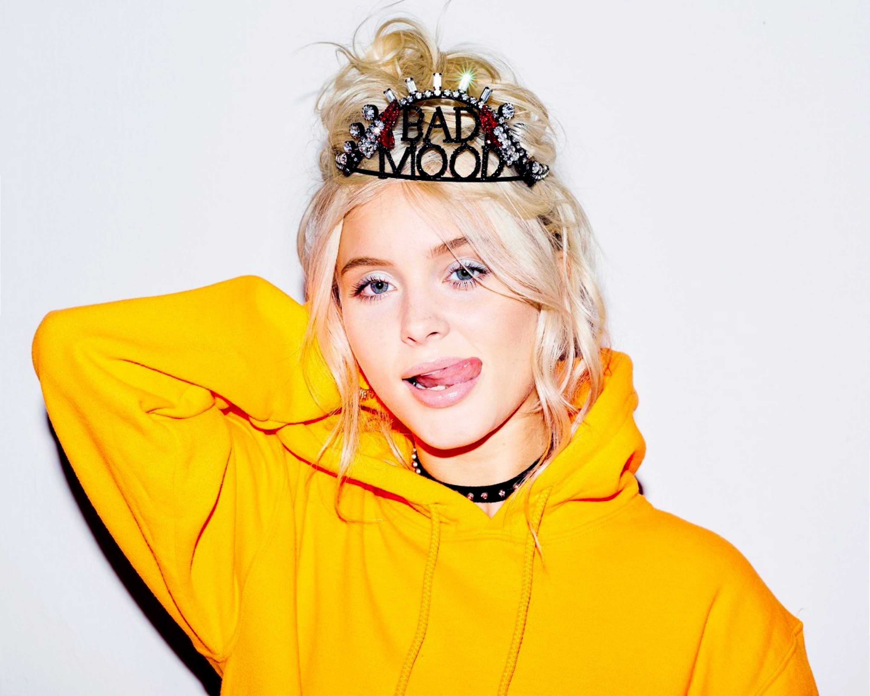 Bella howard ZARA LARSON03