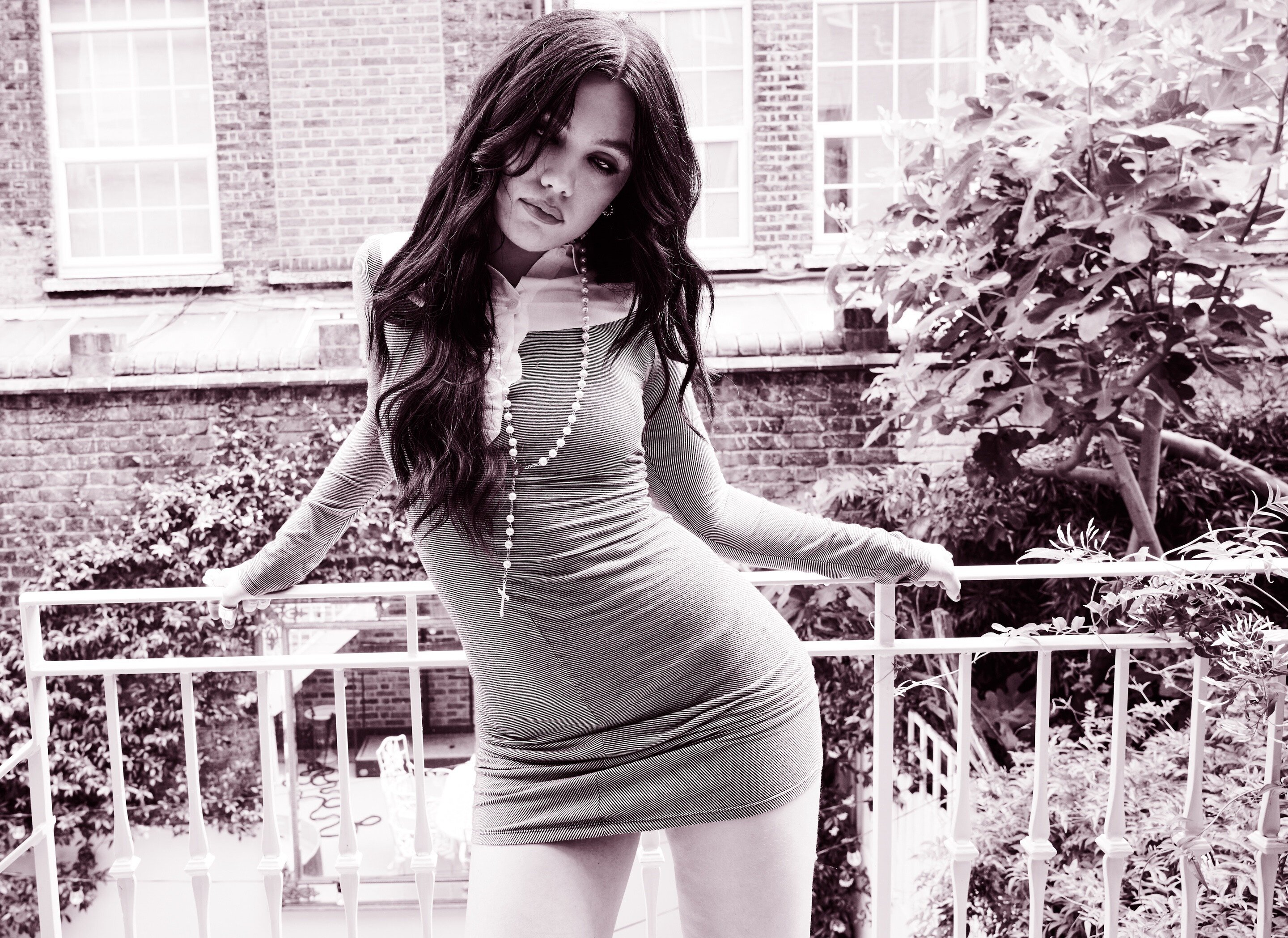 Bella howard alessi rose05