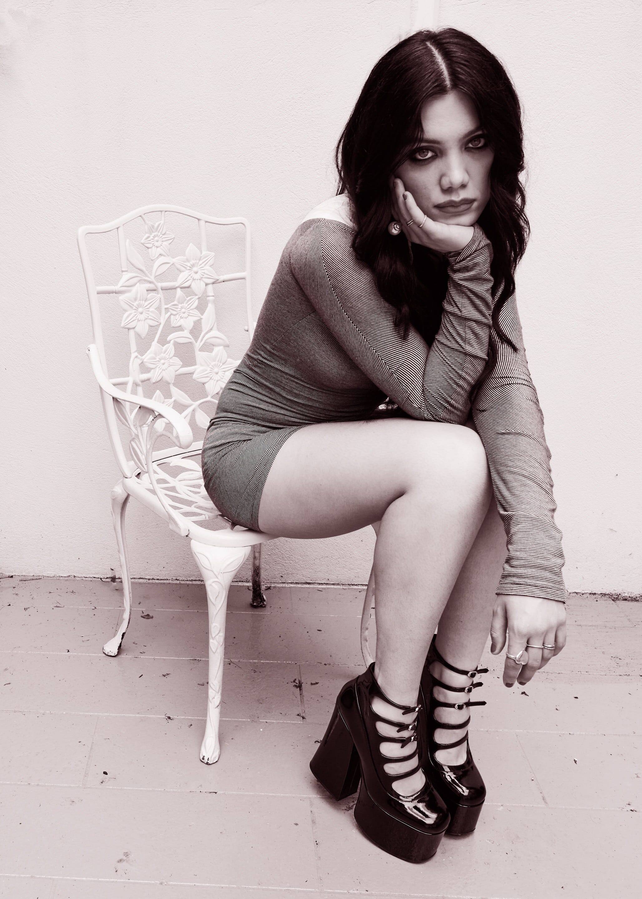 Bella howard alessi rose06