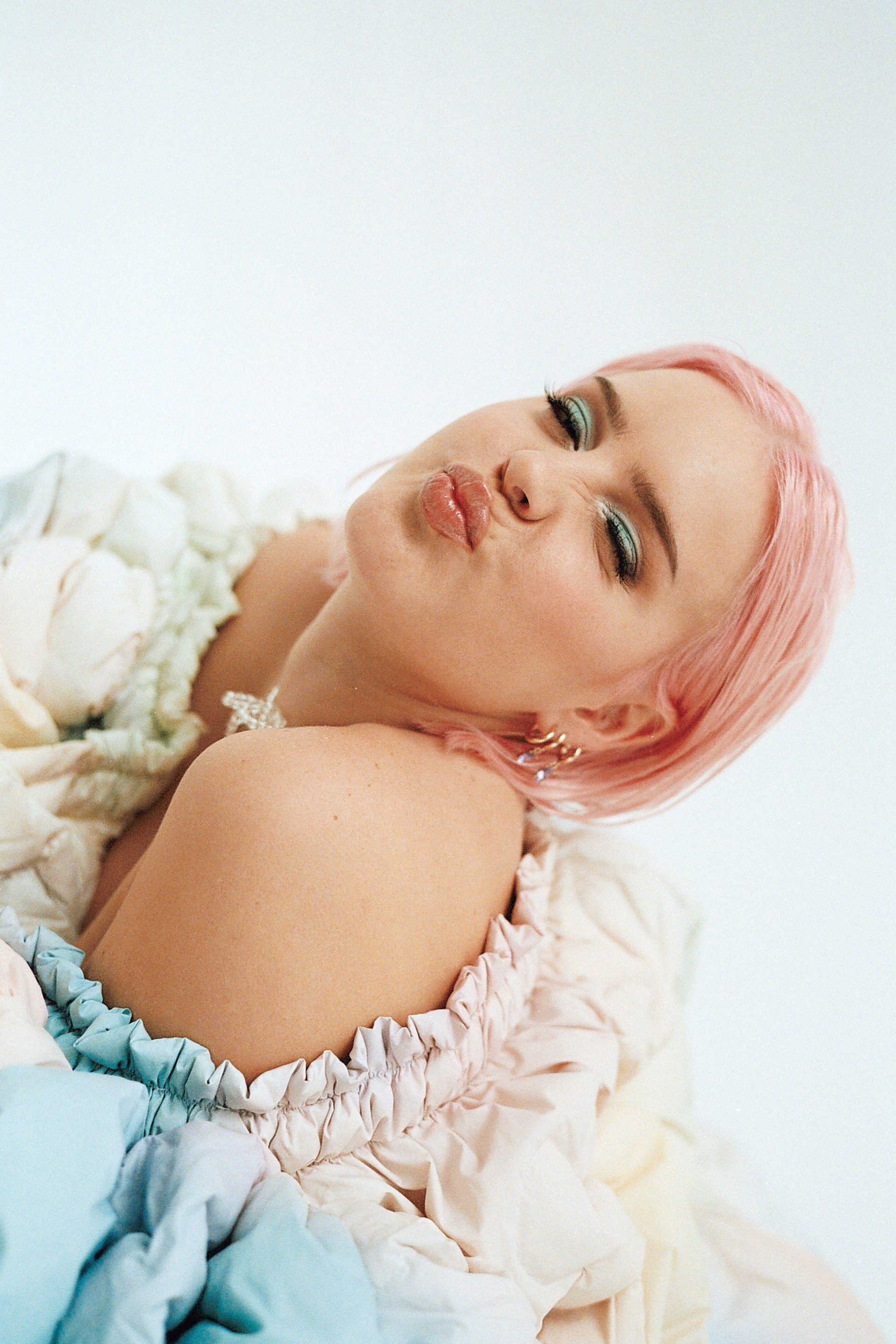 Bella howard anne marie18