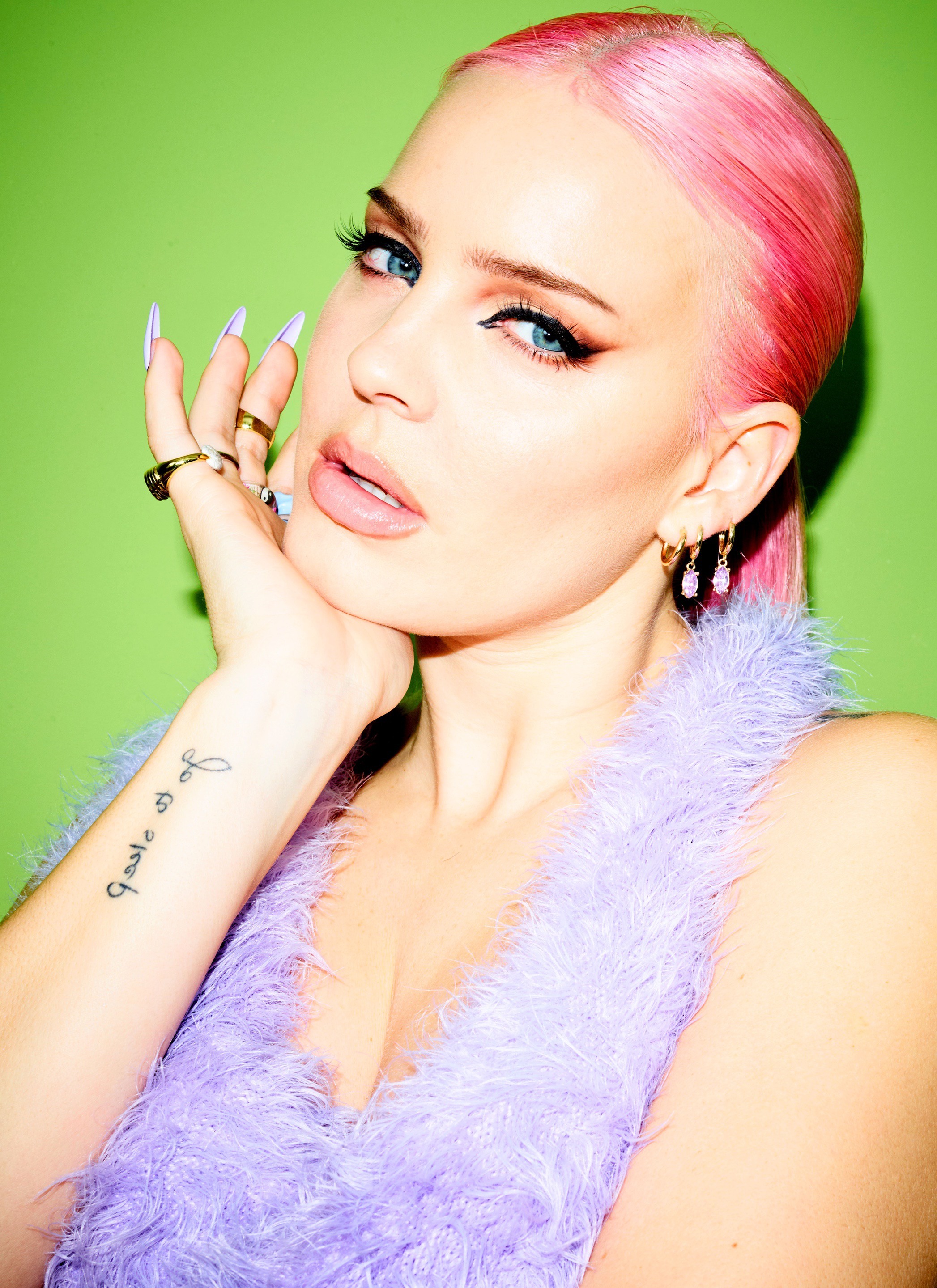 Bella howard anne marie21