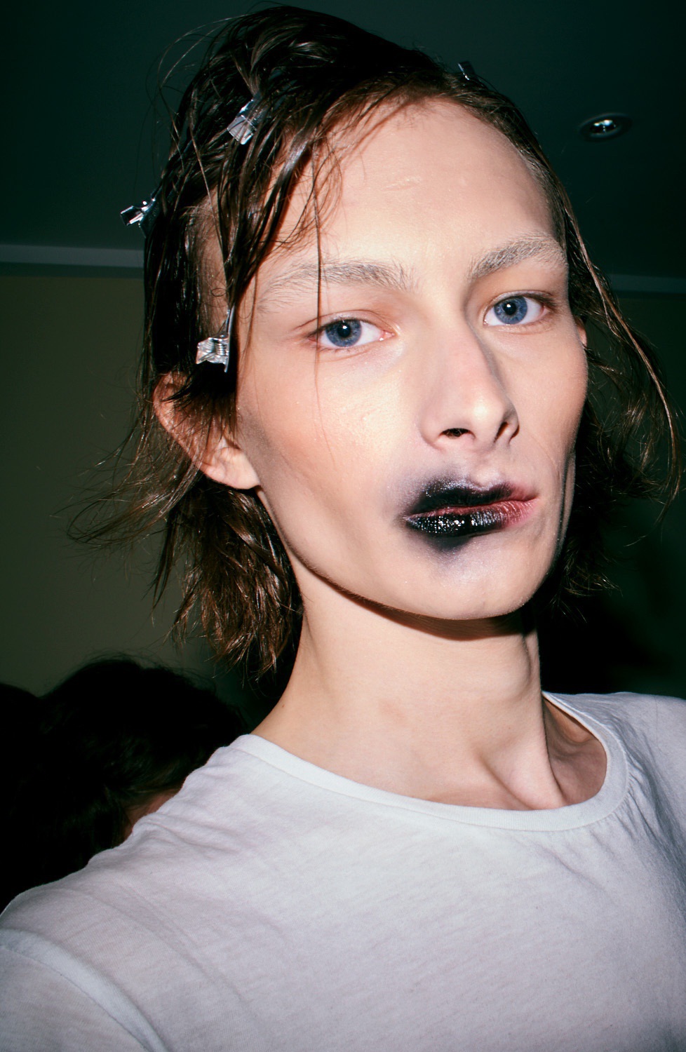 Bella howard backstage 02