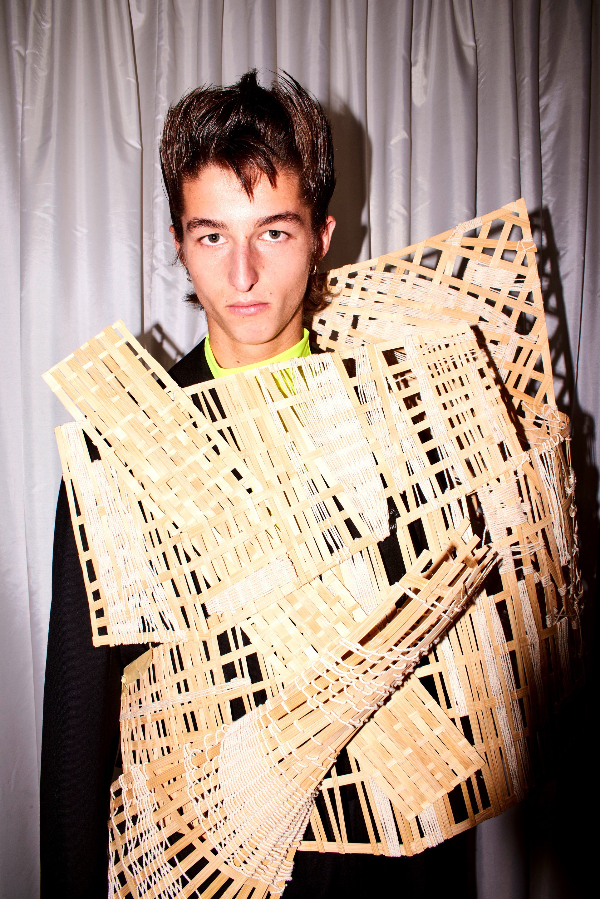 Bella howard backstage 03