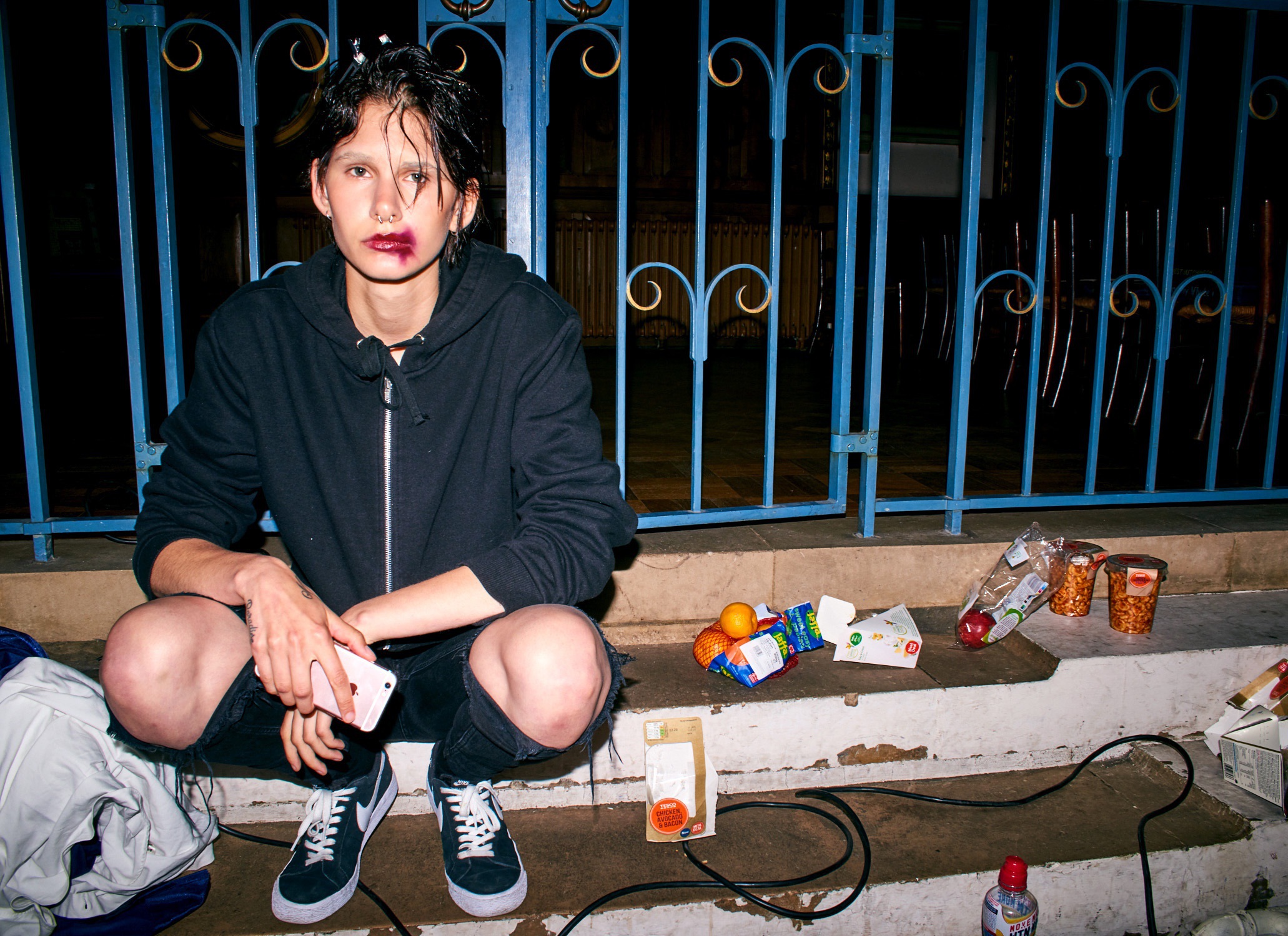 Bella howard backstage 06