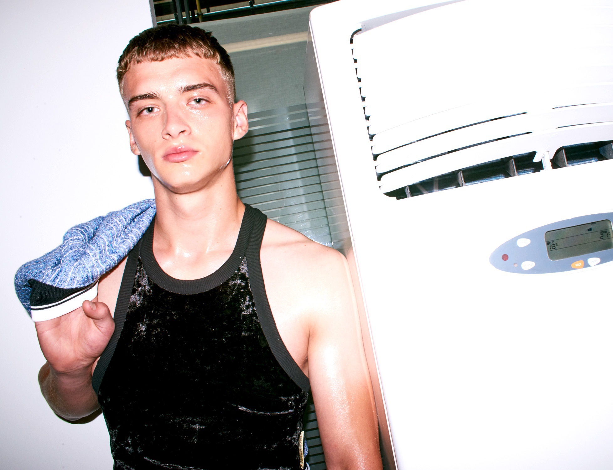 Bella howard backstage 13