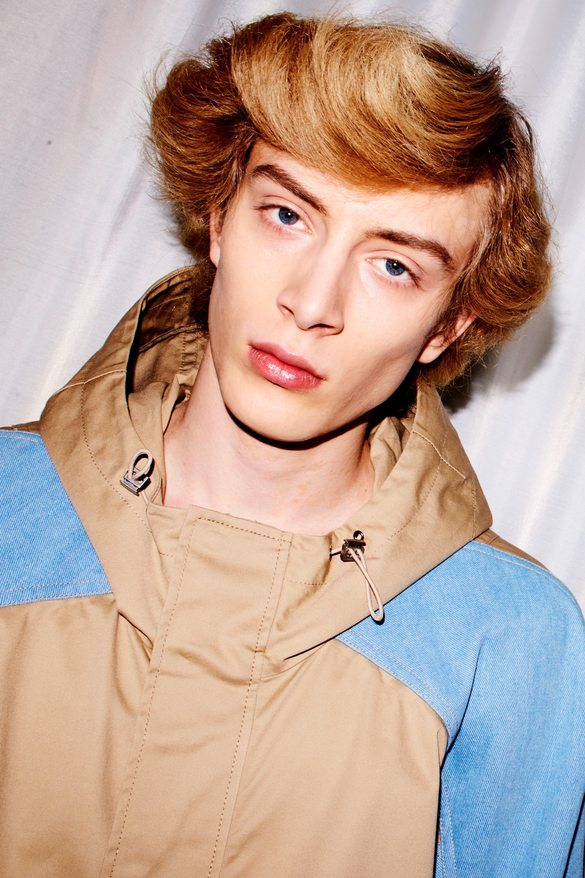 Bella howard backstage 14