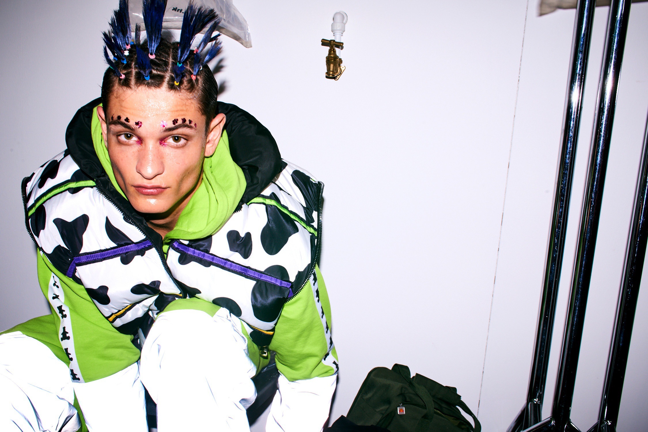 Bella howard backstage 27