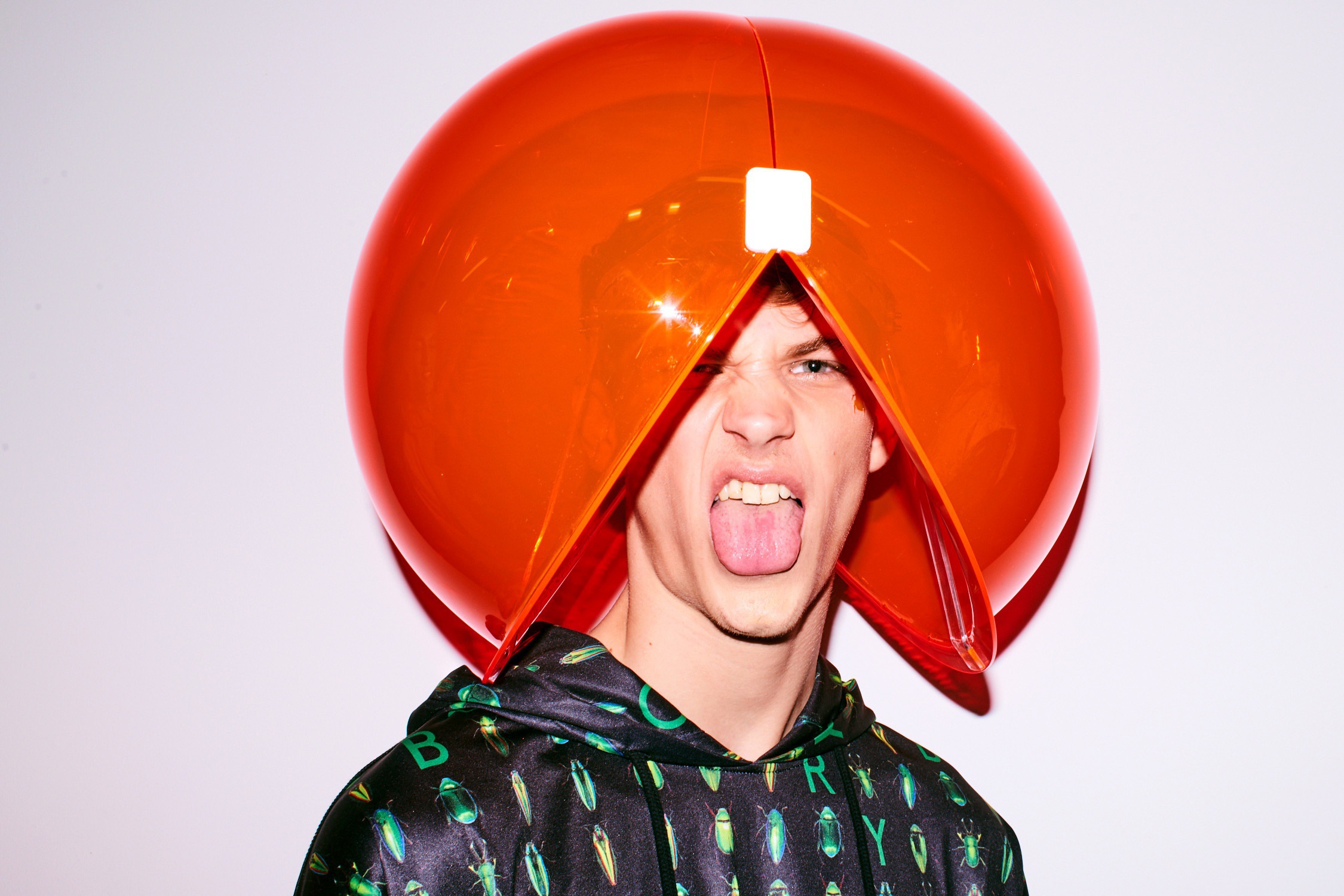 Bella howard backstage 34