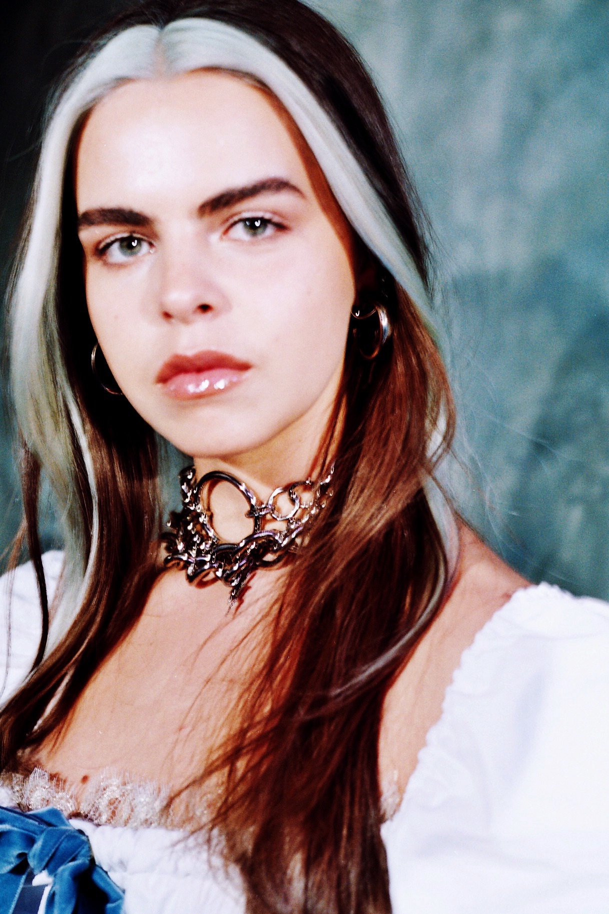 Bella howard backstage 51