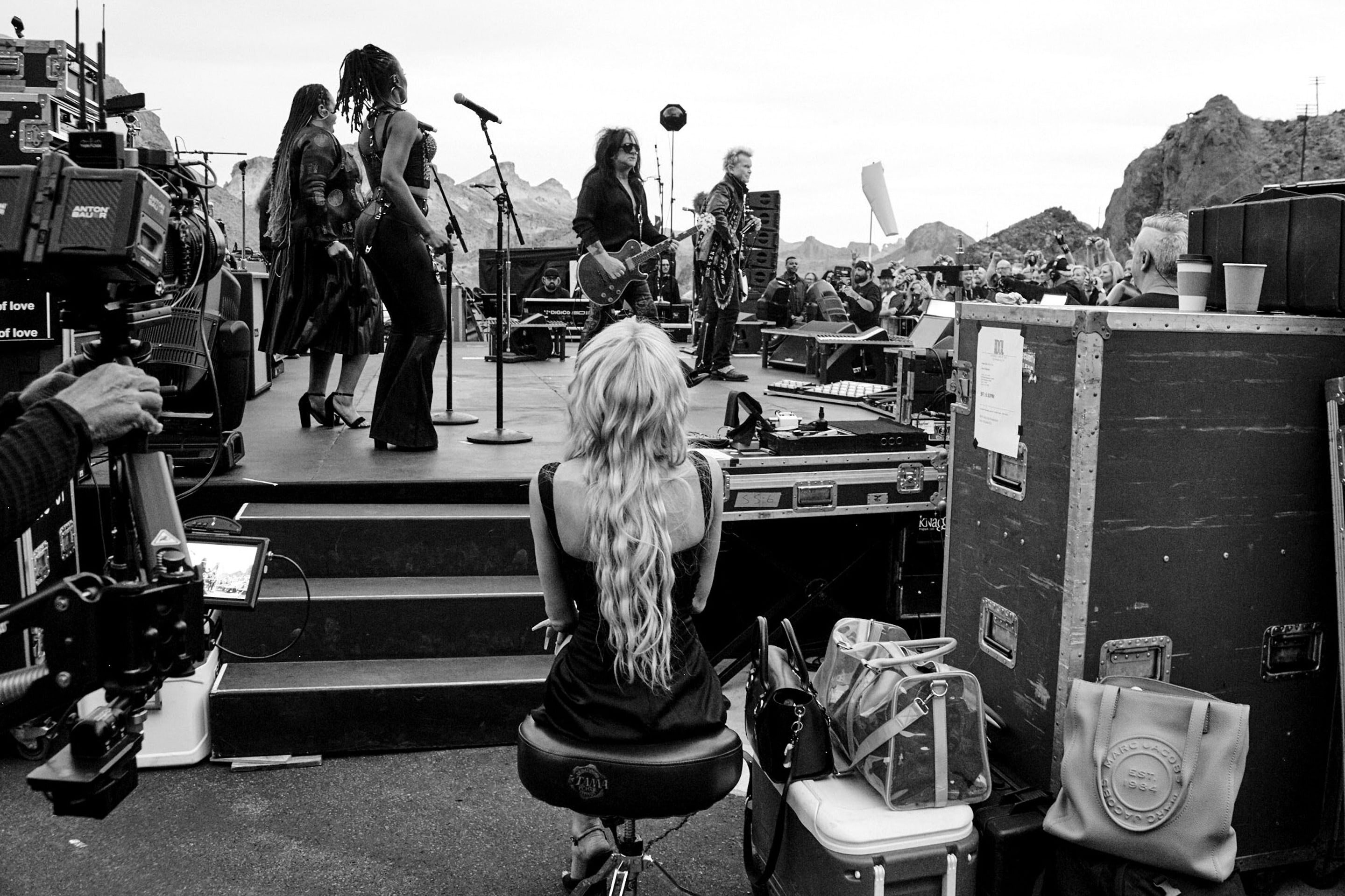 Bella howard billy idol 02