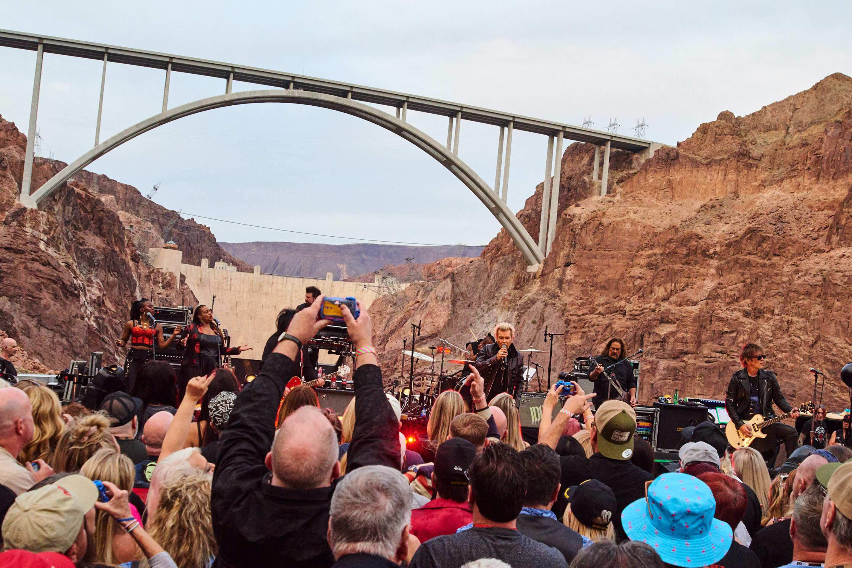 Bella howard billy idol 08