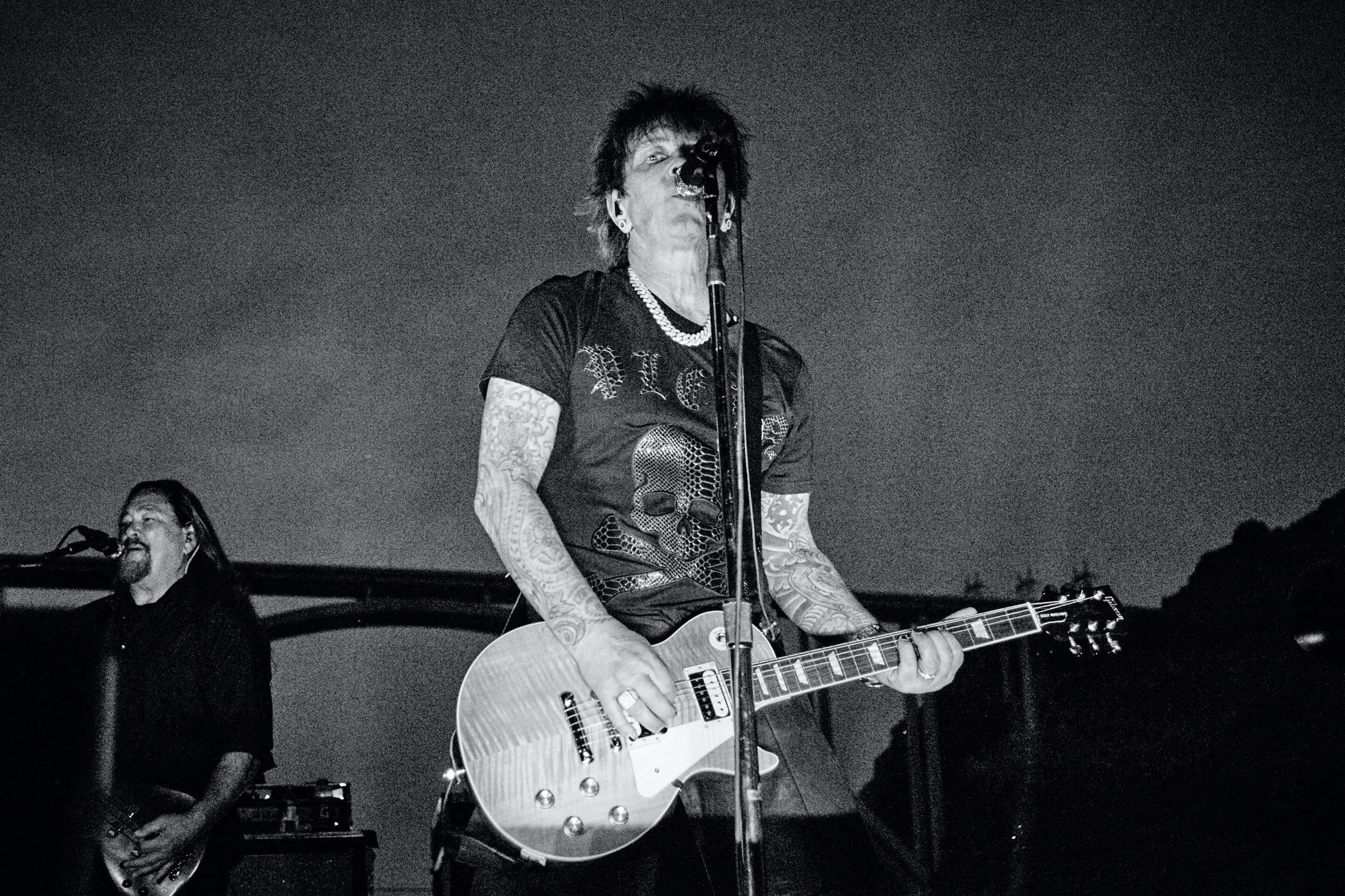 Bella howard billy idol 12