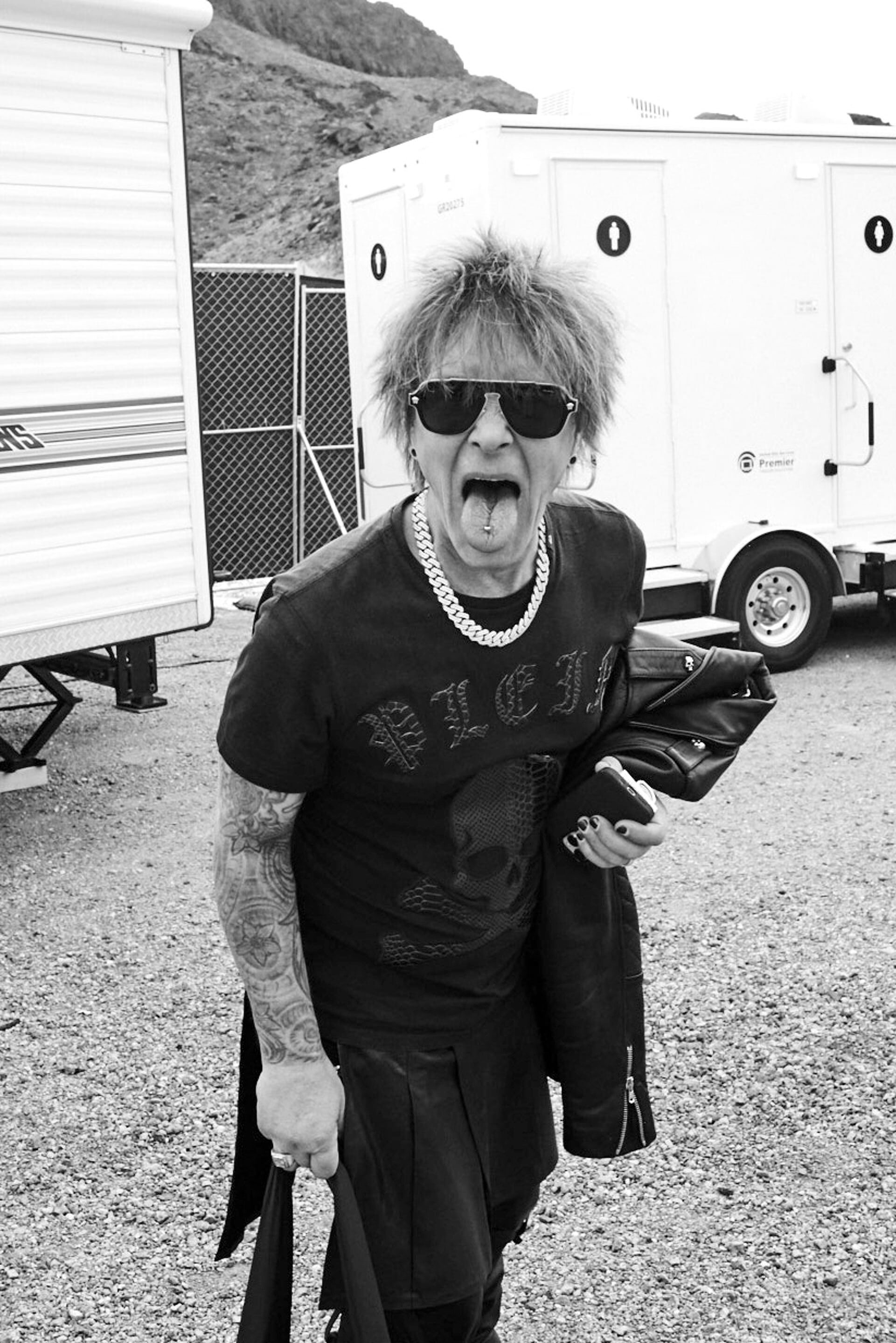 Bella howard billy idol 18