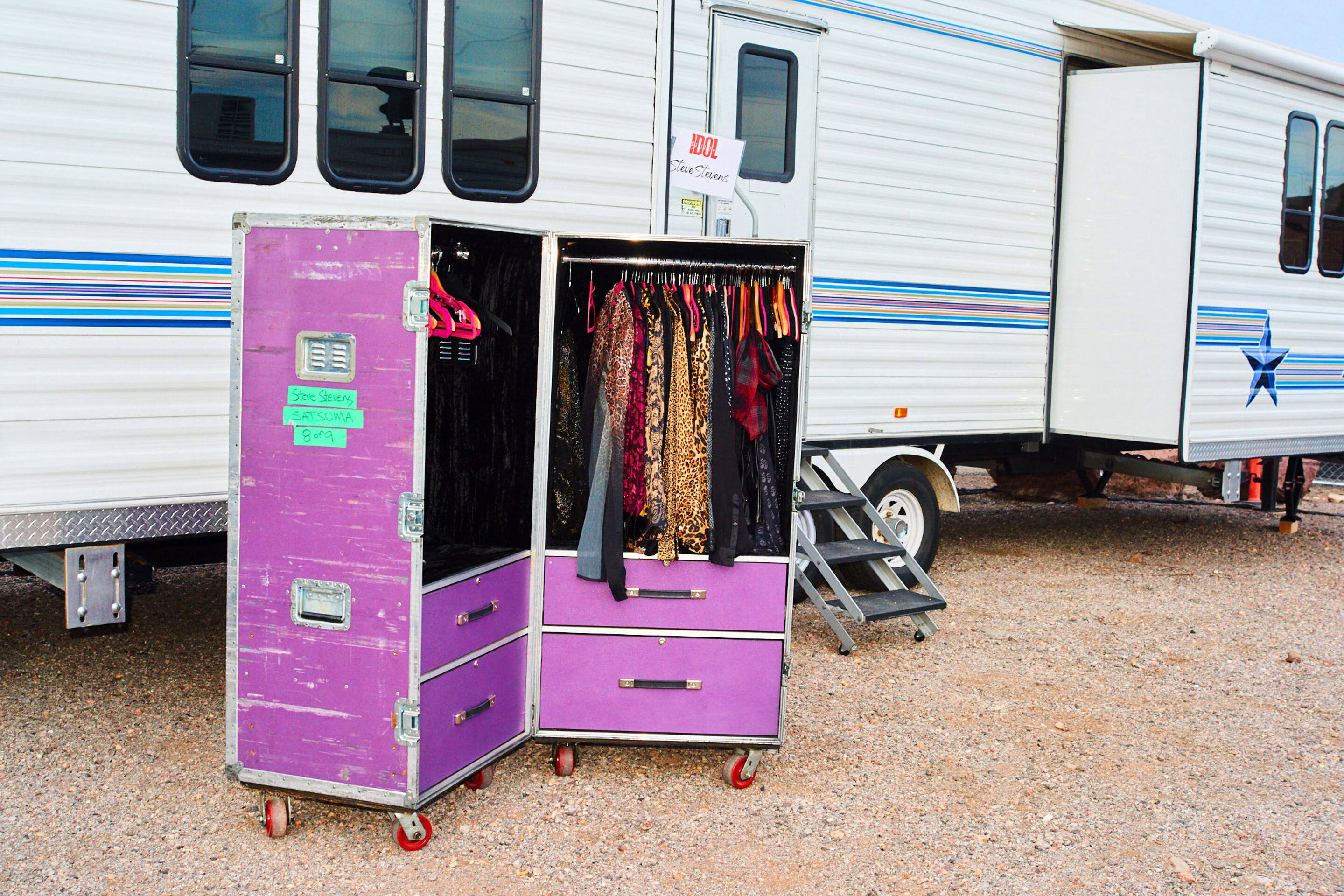 Bella howard billy idol 22