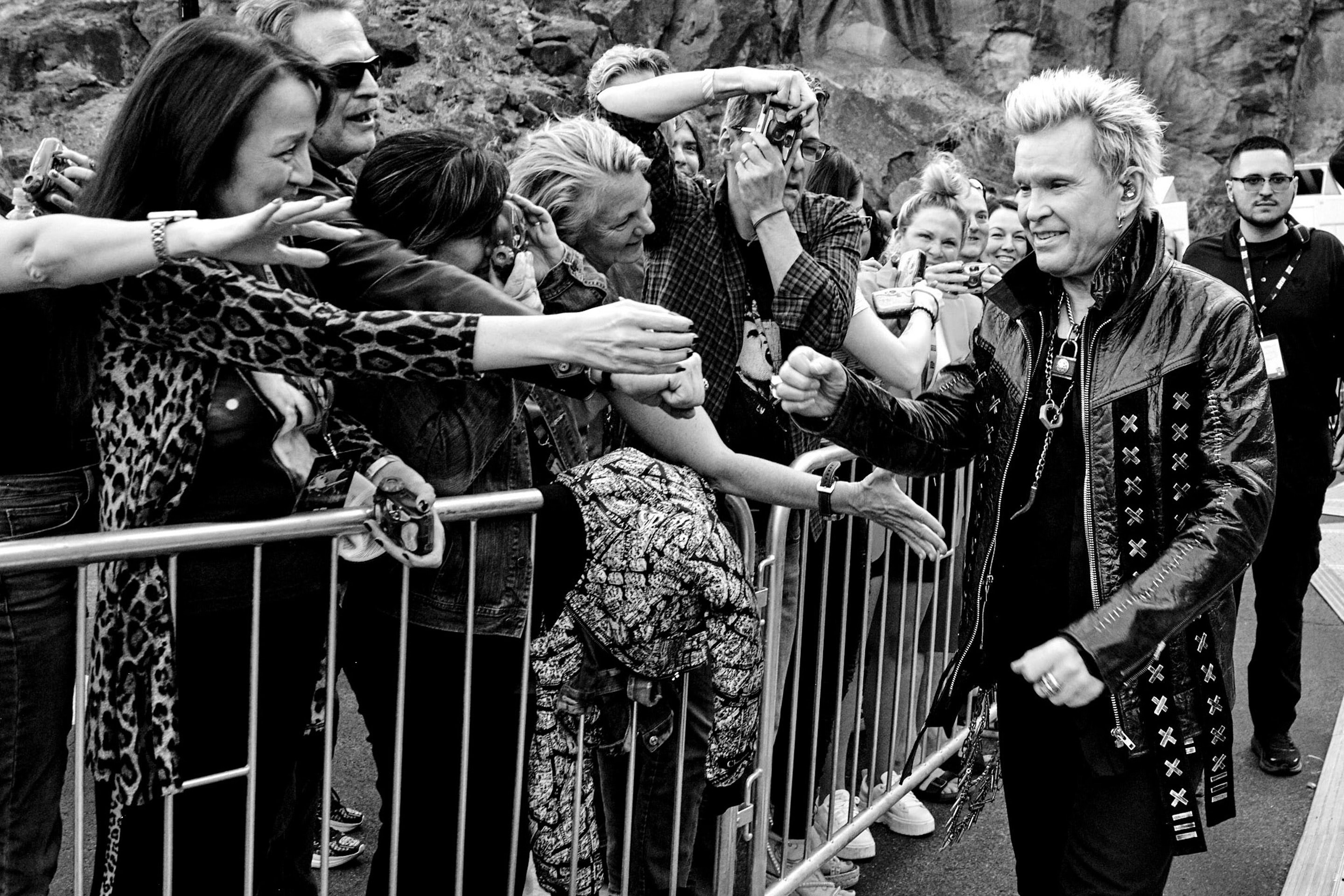 Bella howard billy idol 25