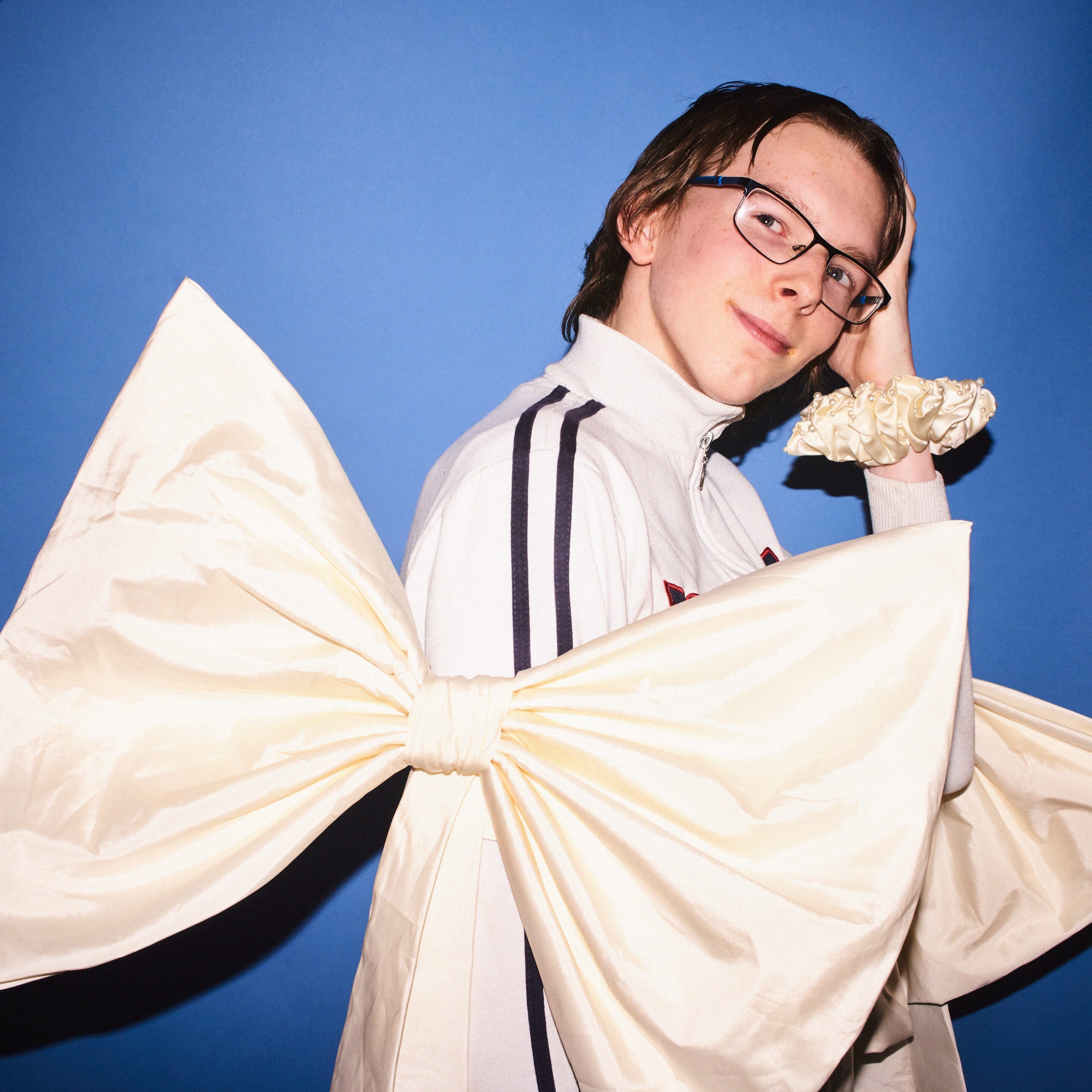 Bella howard bright young things17