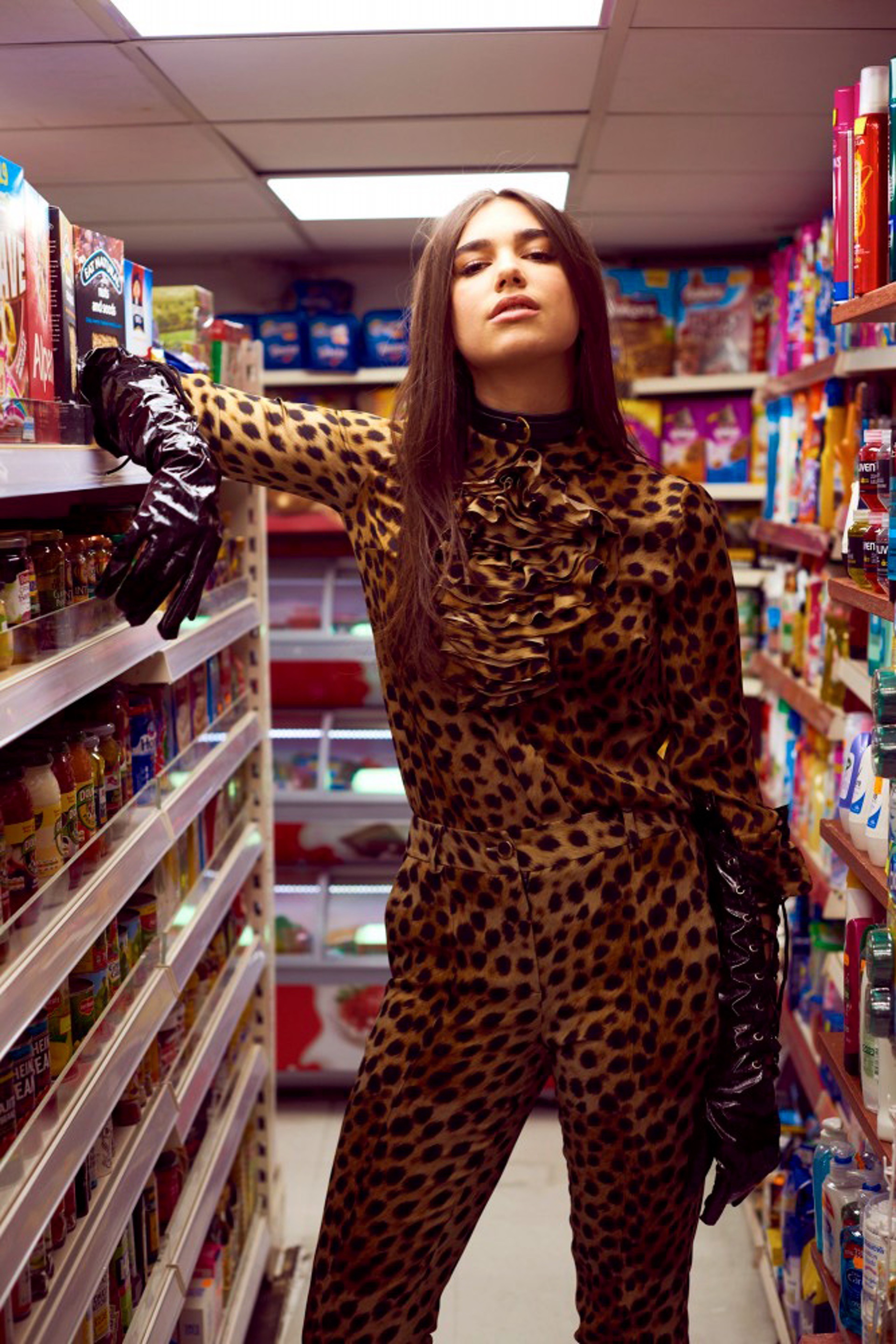 Bella howard dua lipa02