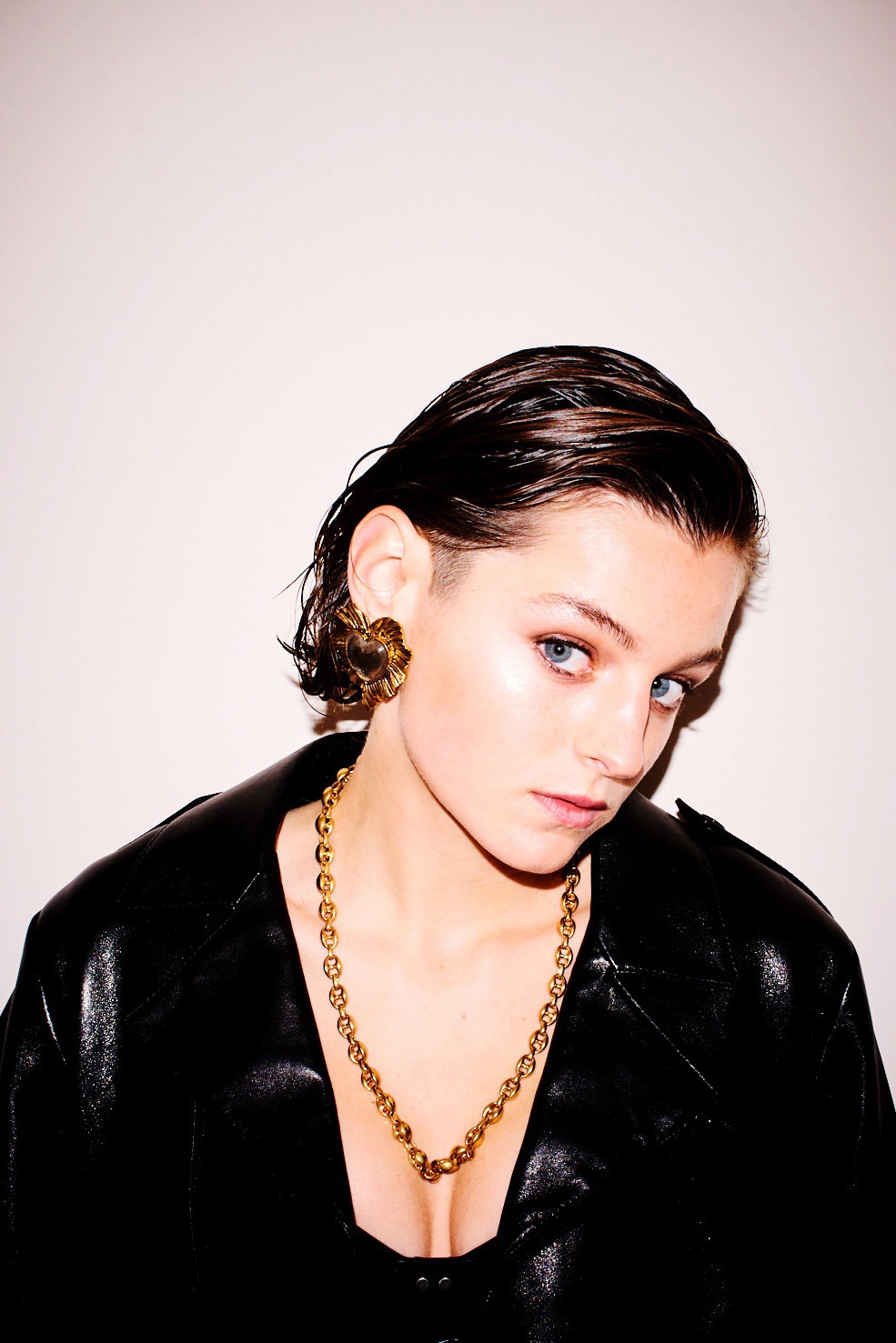 Bella howard emma corrin 02