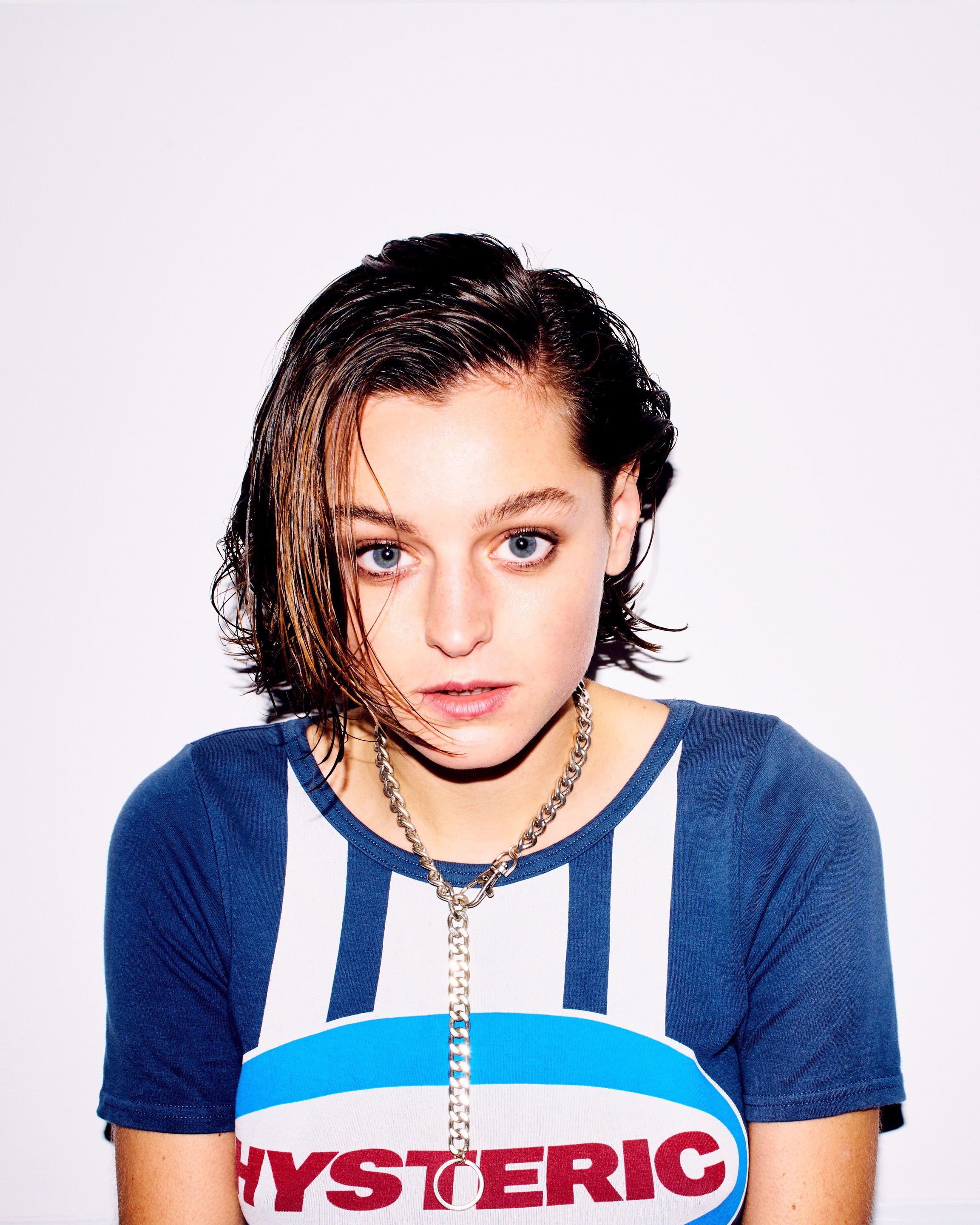 Bella howard emma corrin 03