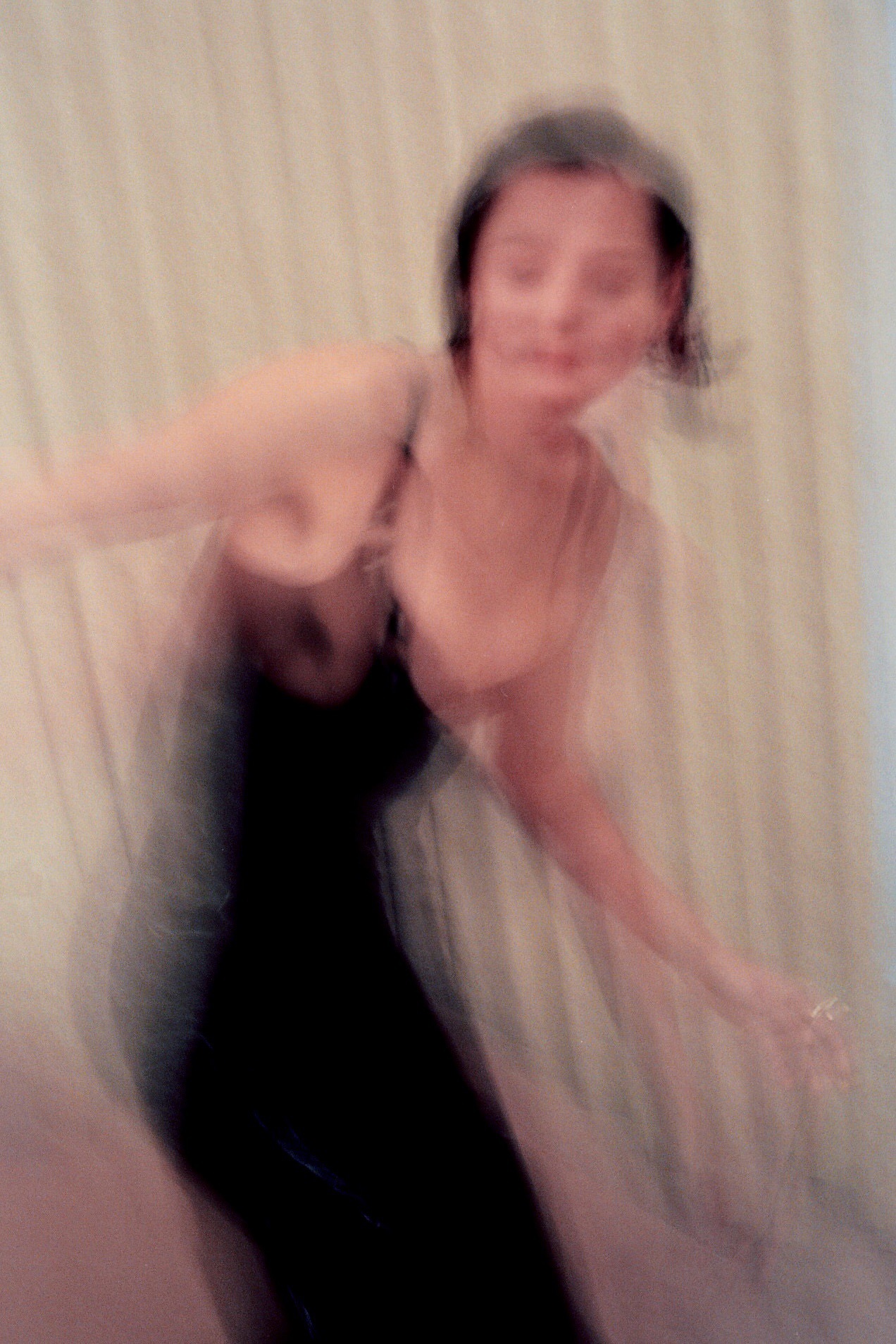 Bella howard emma corrin 04