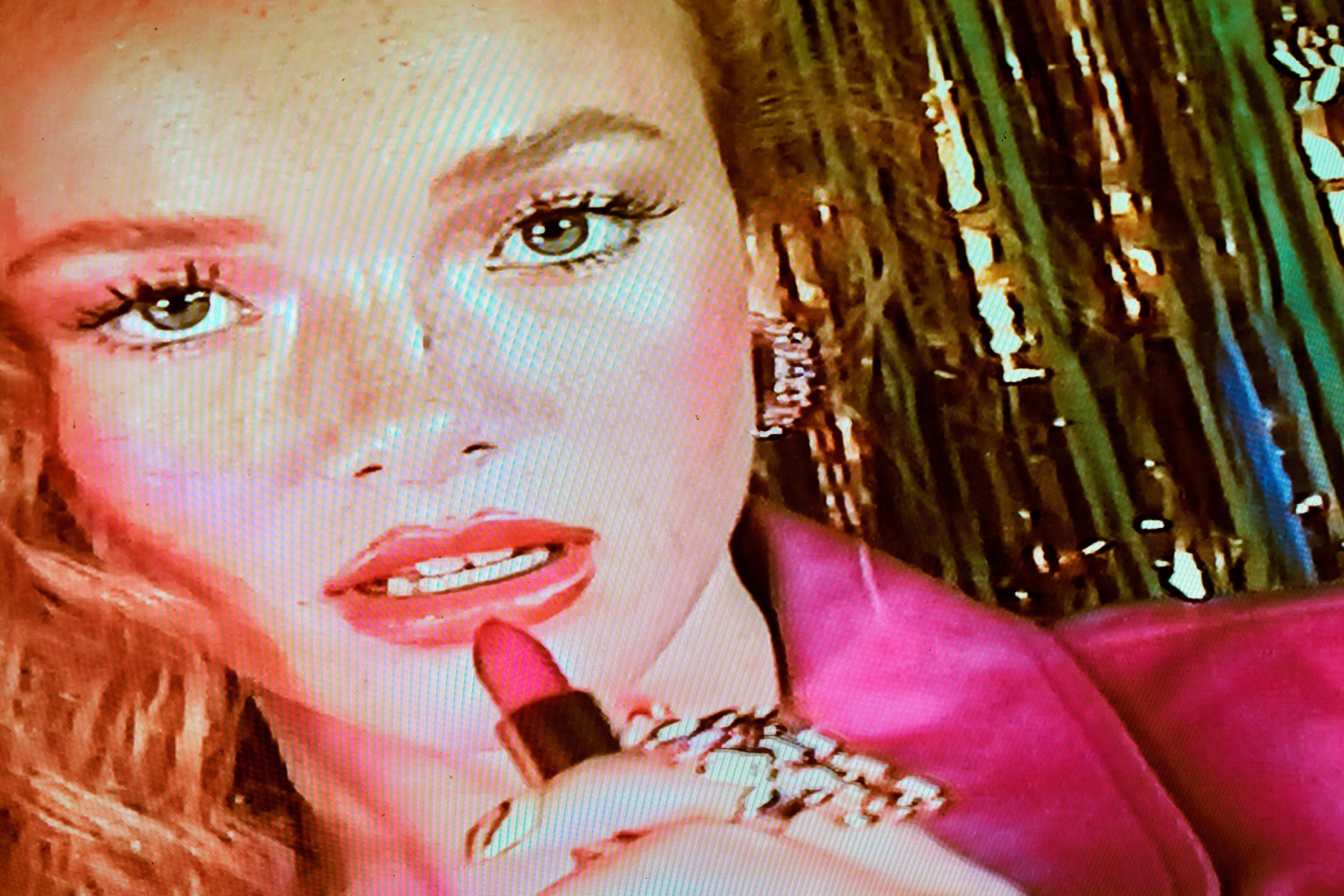 Bella howard gucci beauty01