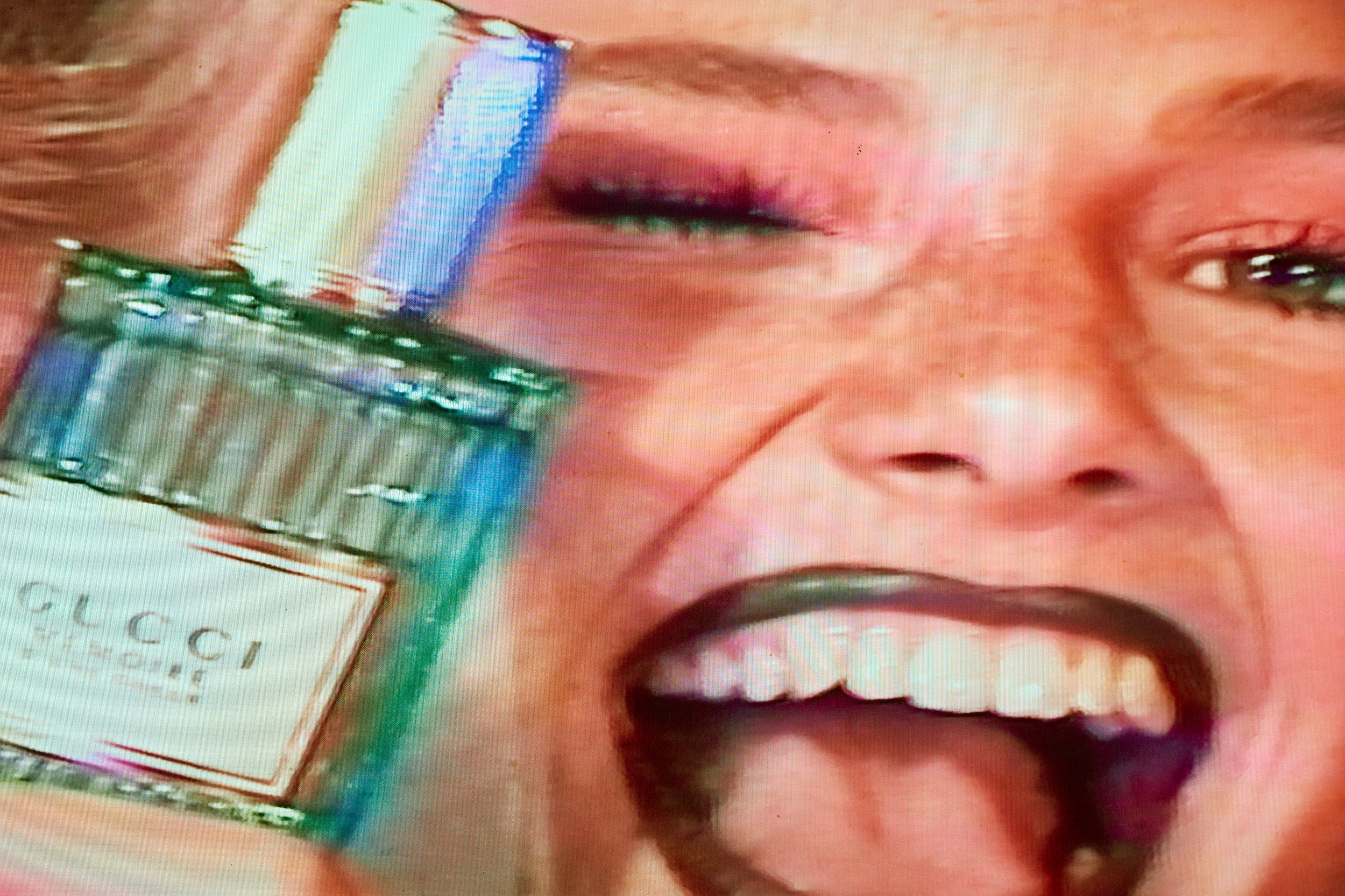 Bella howard gucci beauty05