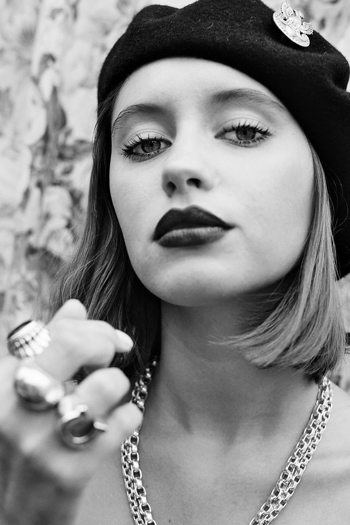 Bella howard iris law 01