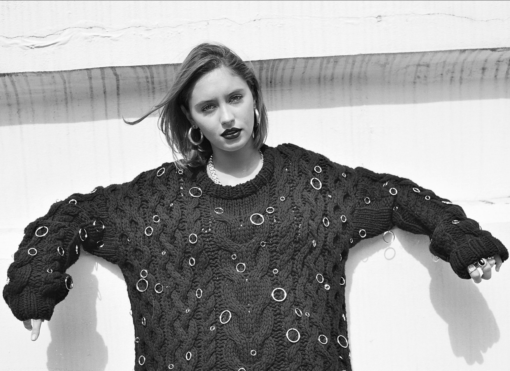 Bella howard iris law 02