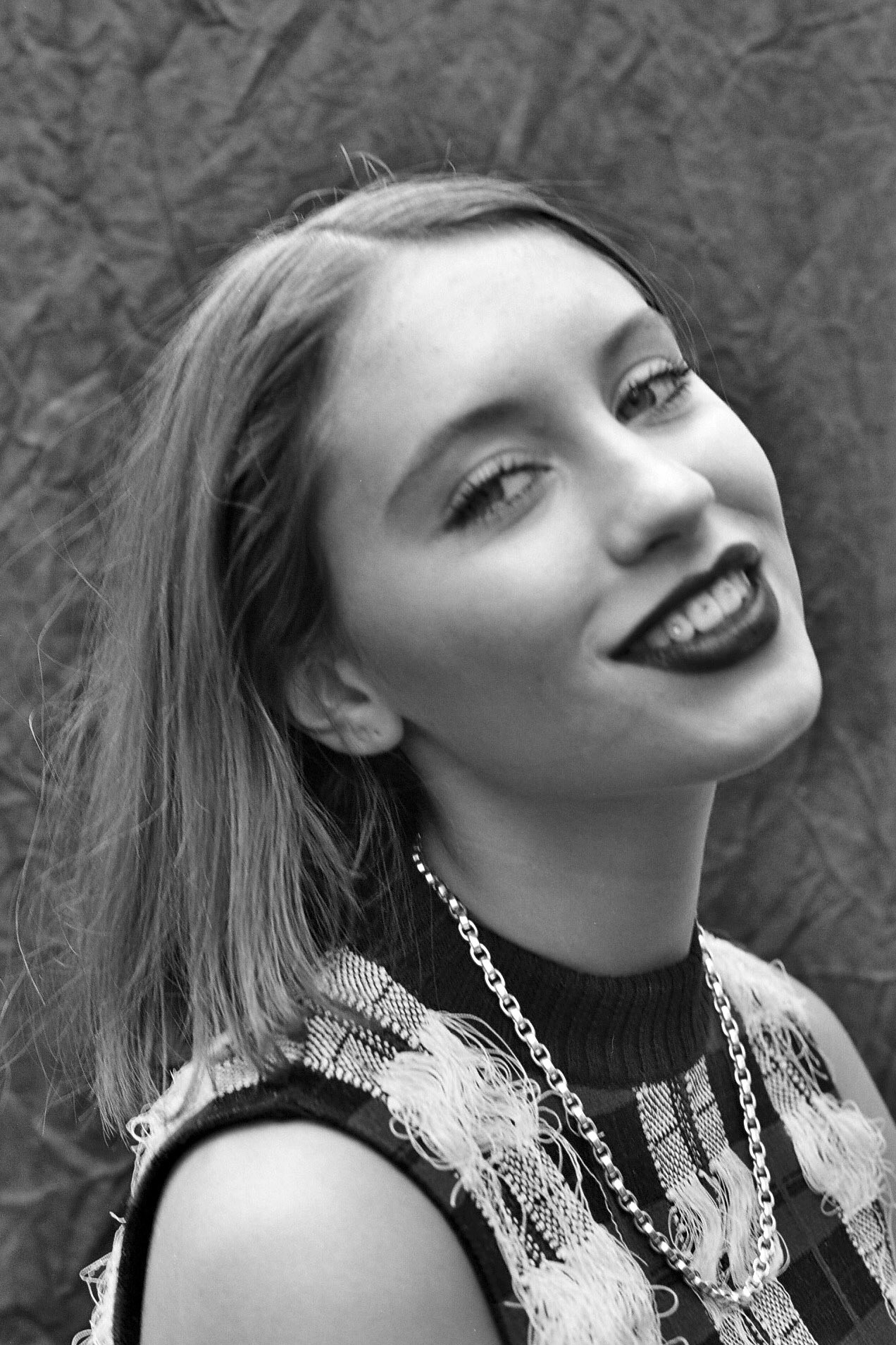 Bella howard iris law 03