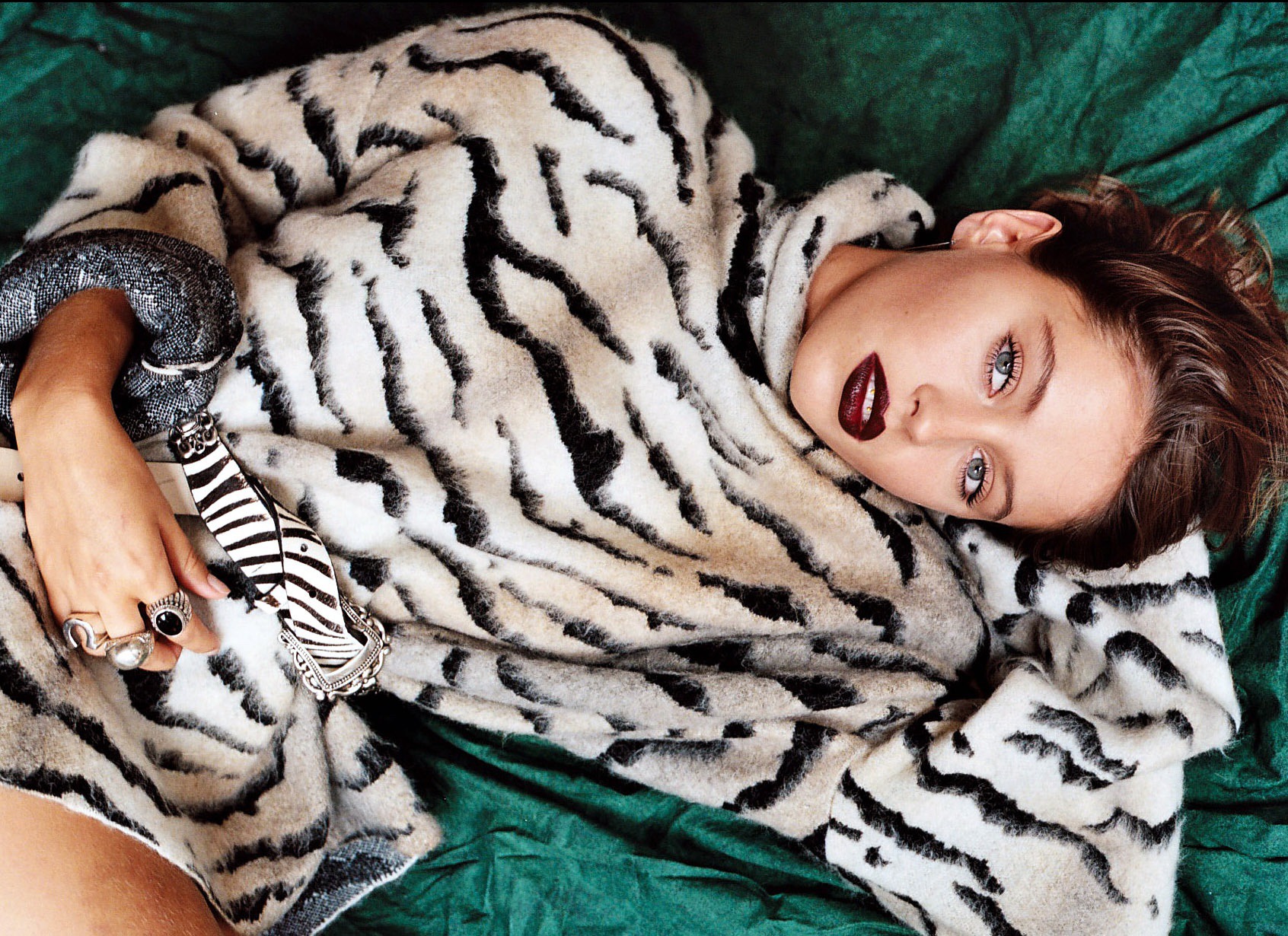 Bella howard iris law 04