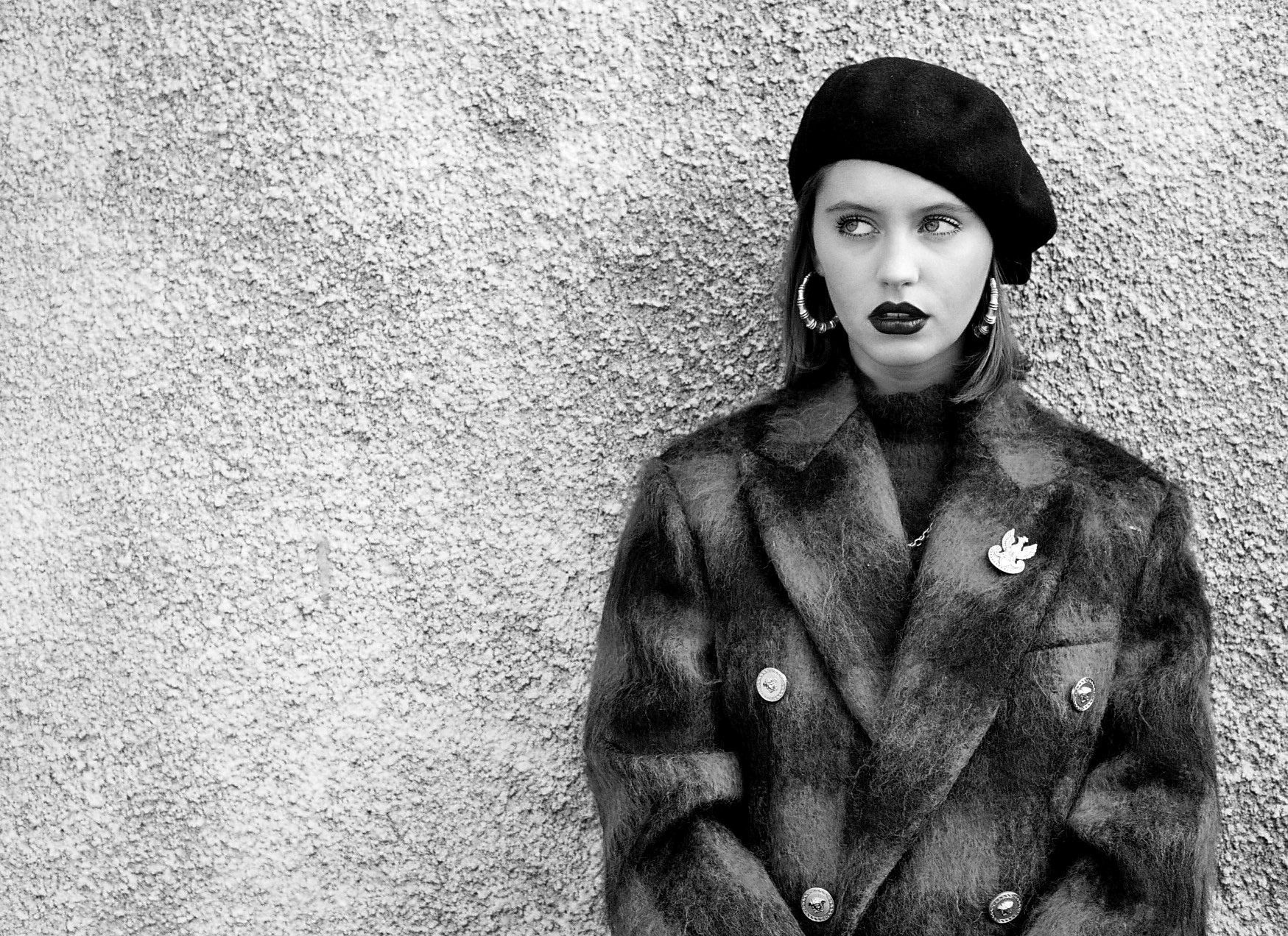 Bella howard iris law 06