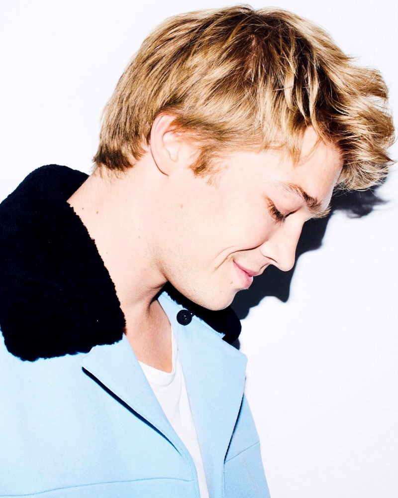 Bella howard joe alwyn 01