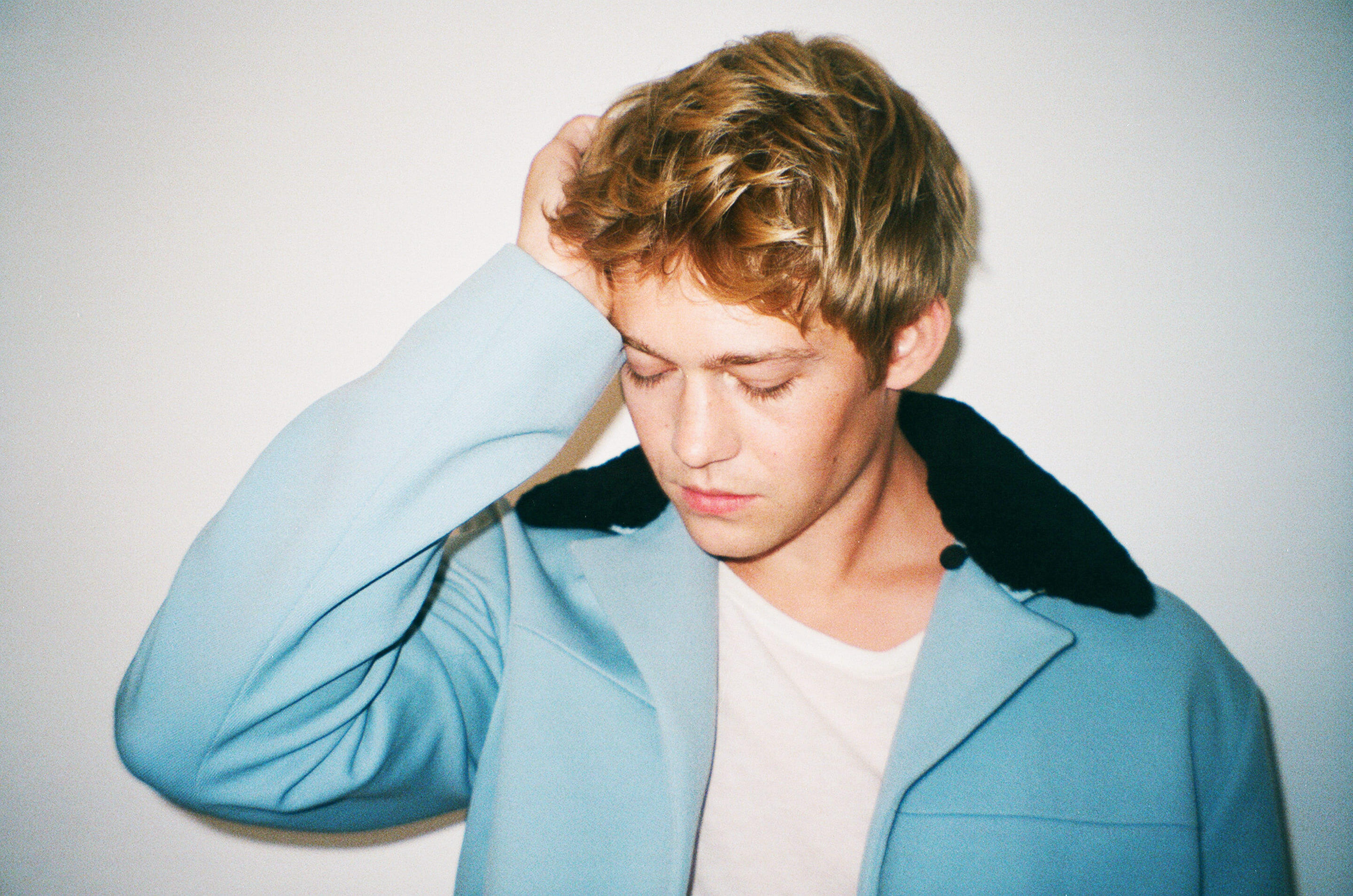 Bella howard joe alwyn 01