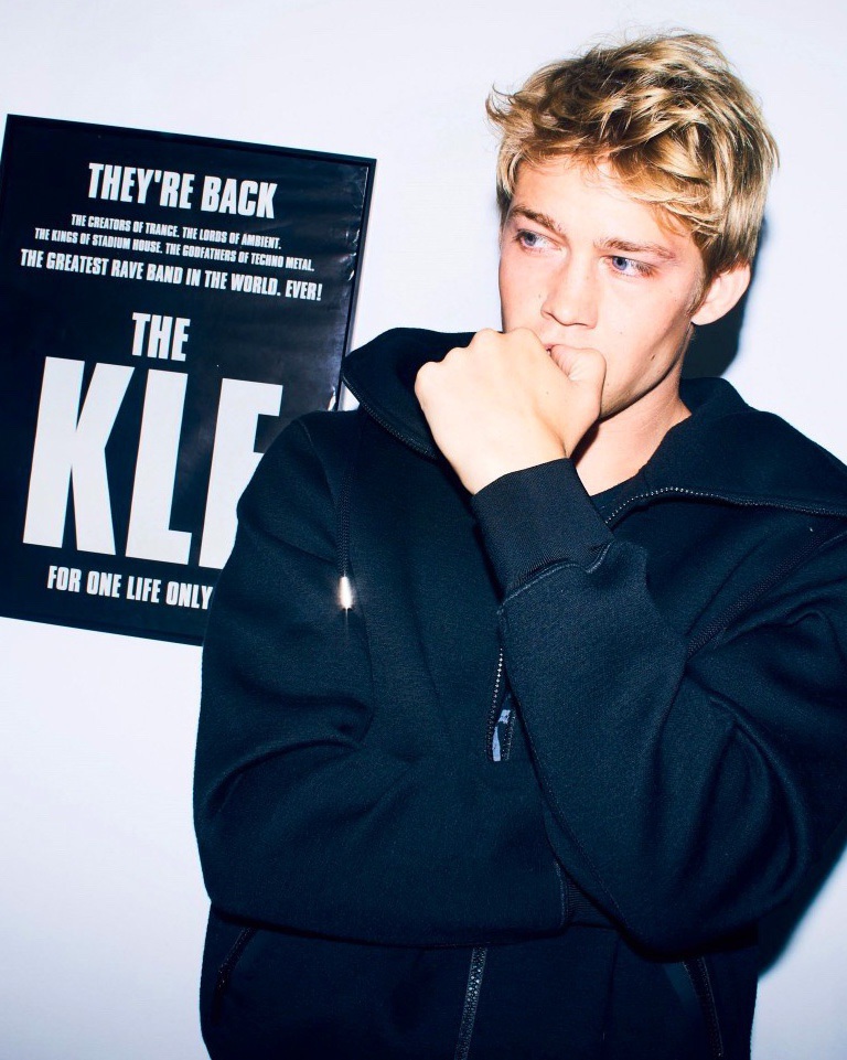 Bella howard joe alwyn 05