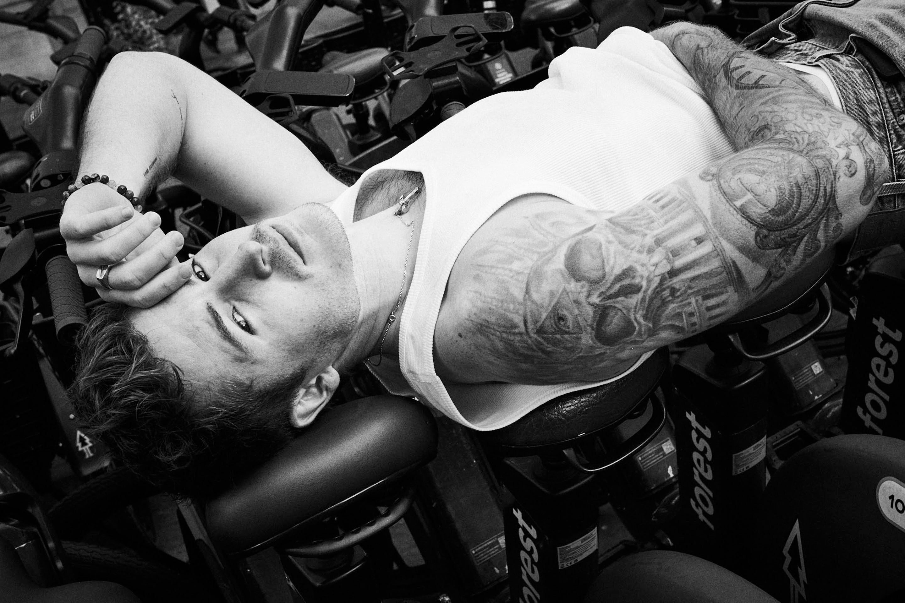 Bella howard kieron moore 05