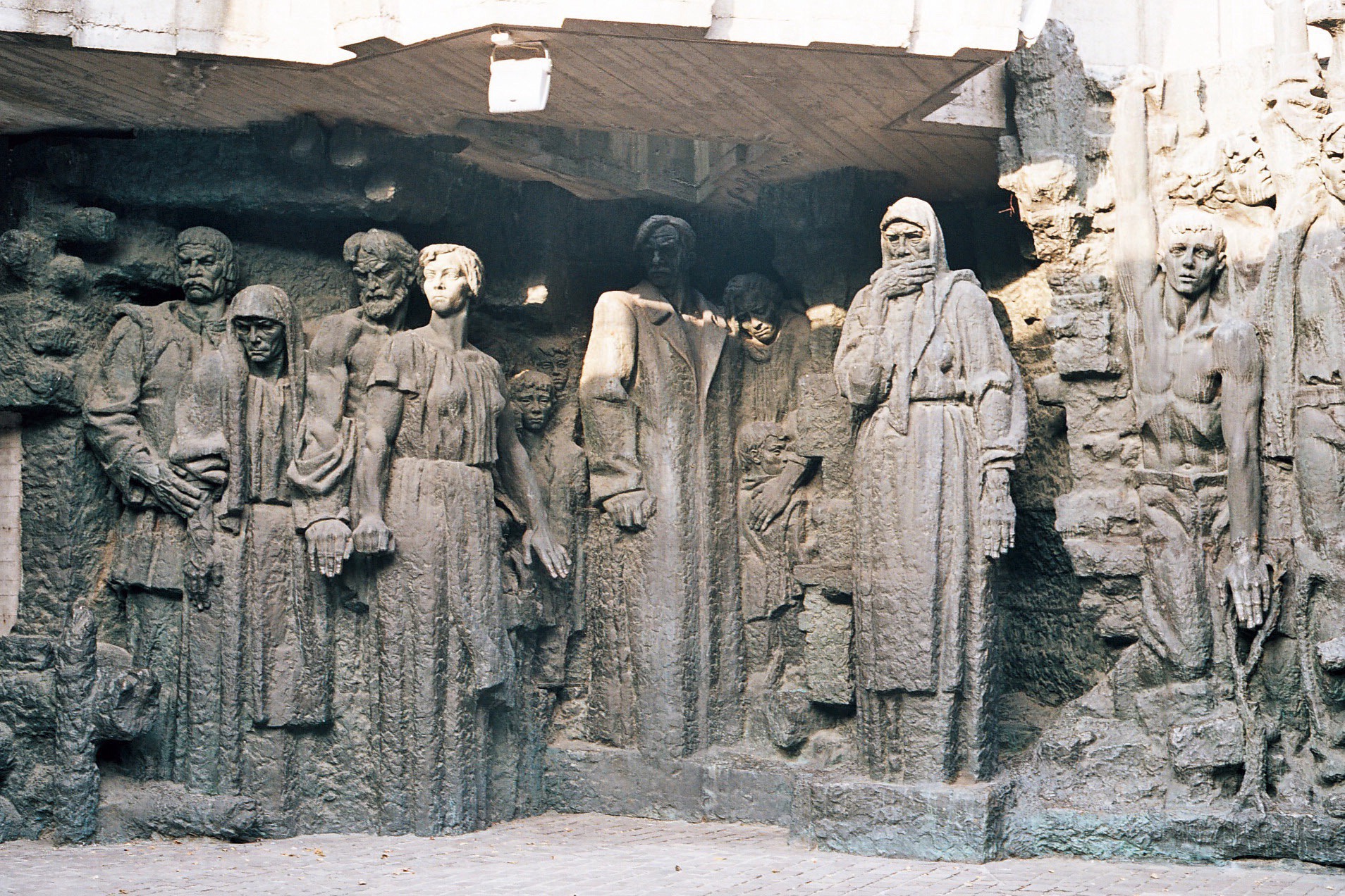 Bella howard kviv 02