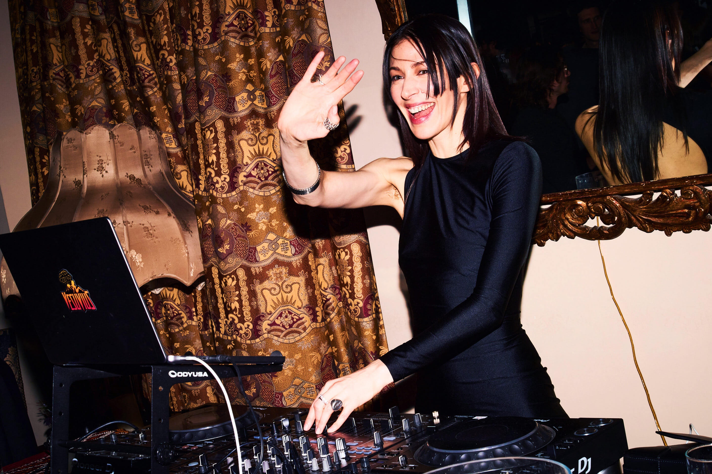 Bella howard last days party 04