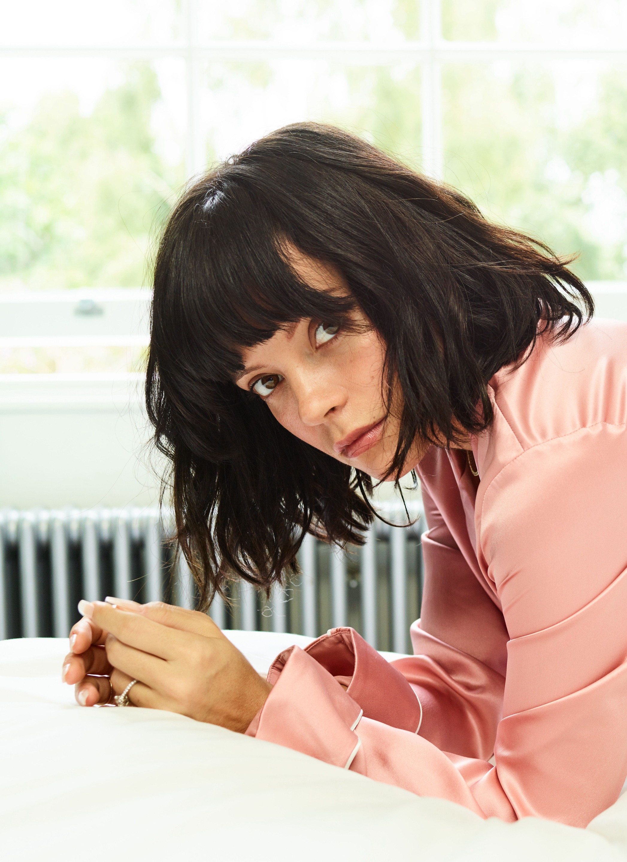 Bella howard lily allen womanizer 02