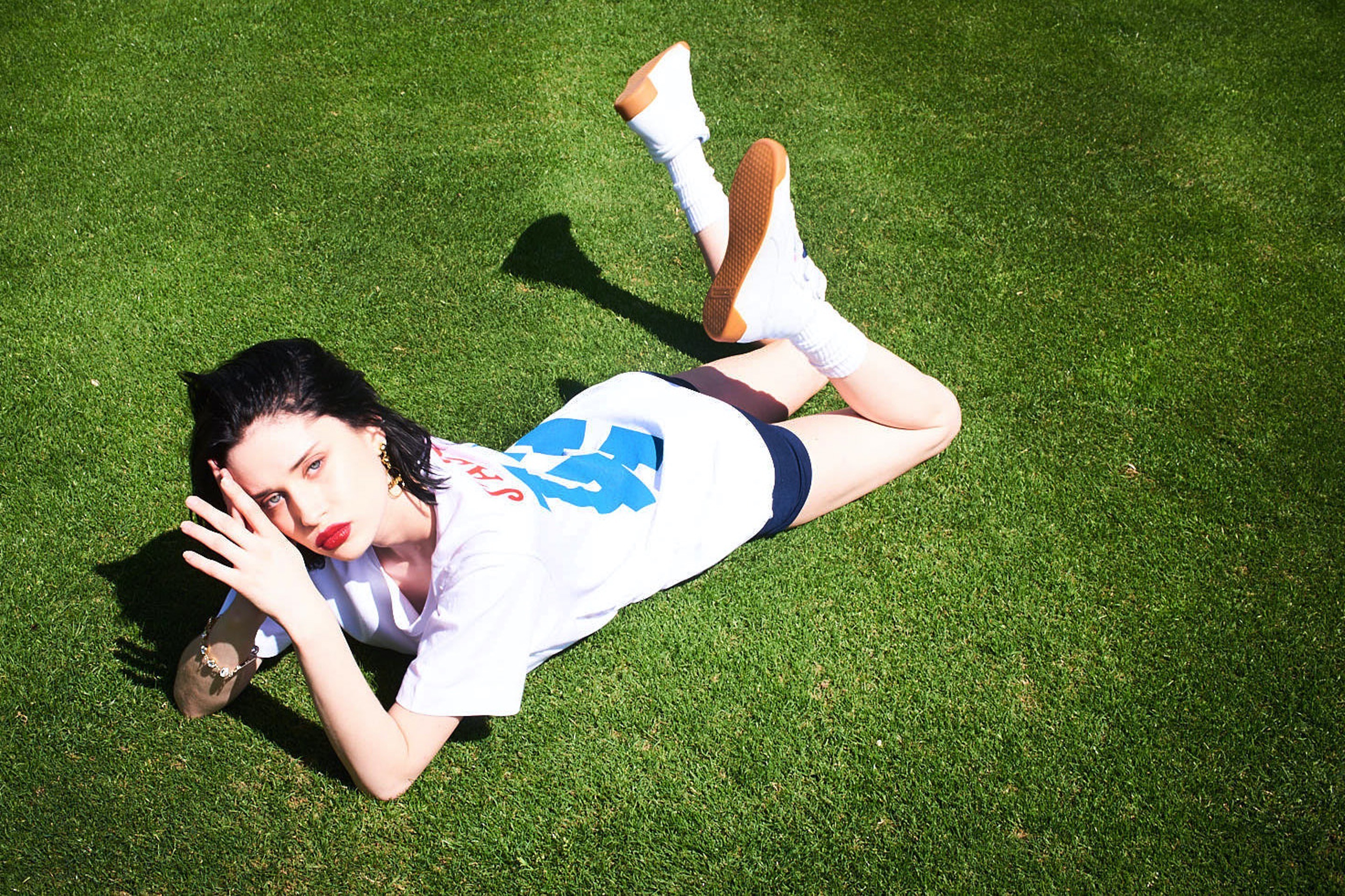 Bella howard london loves la07