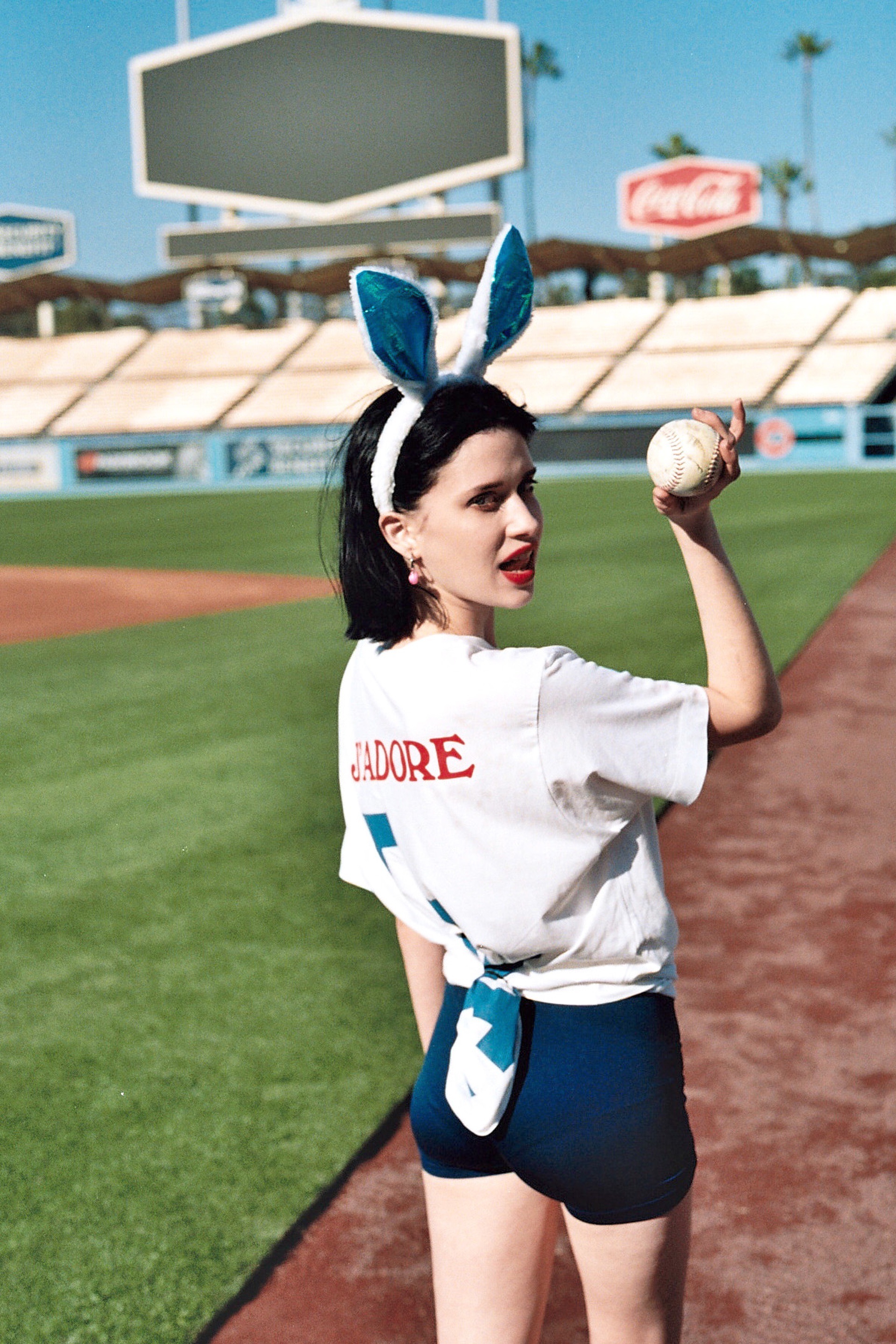 Bella howard london loves la08