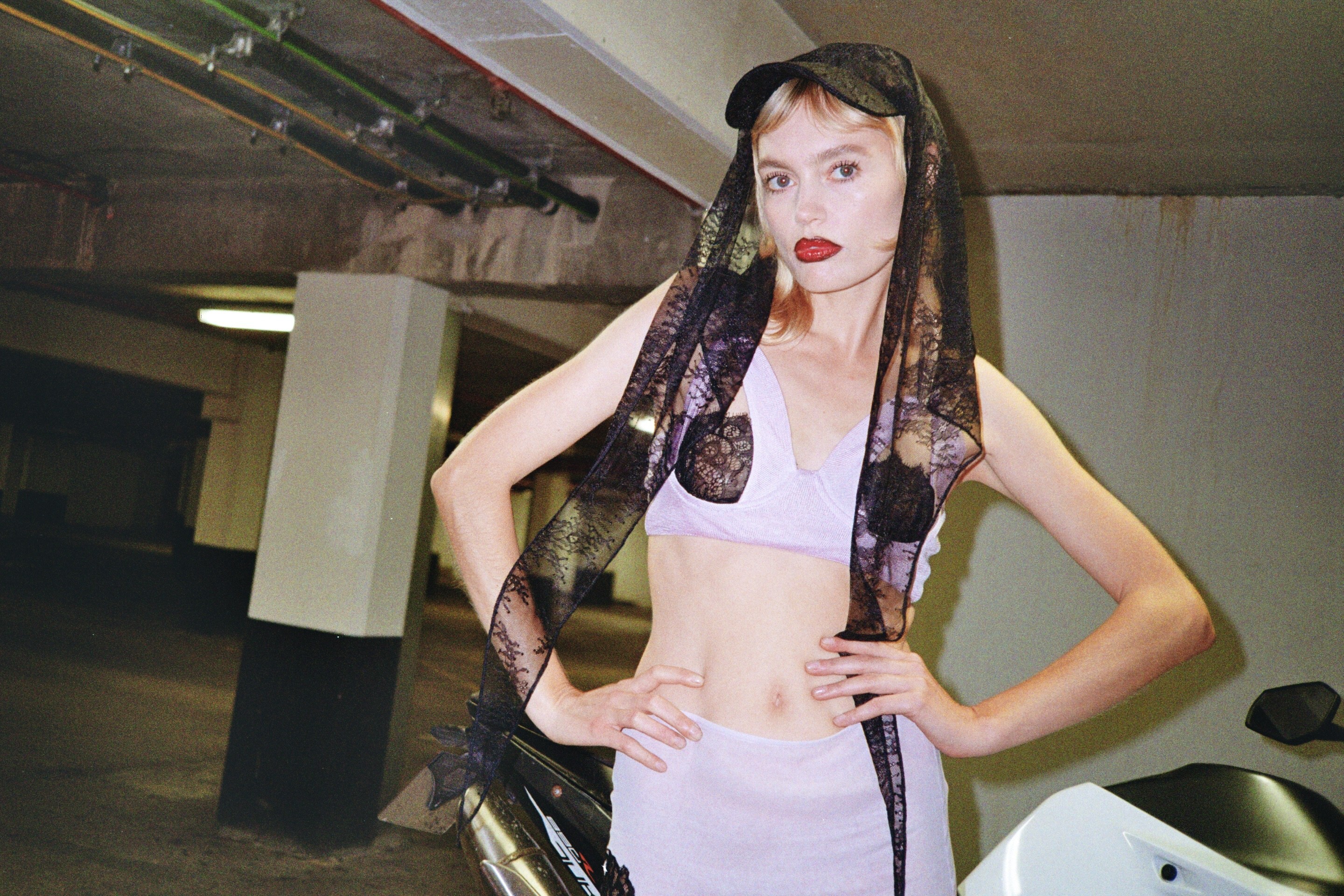 Bella howard milo maria03