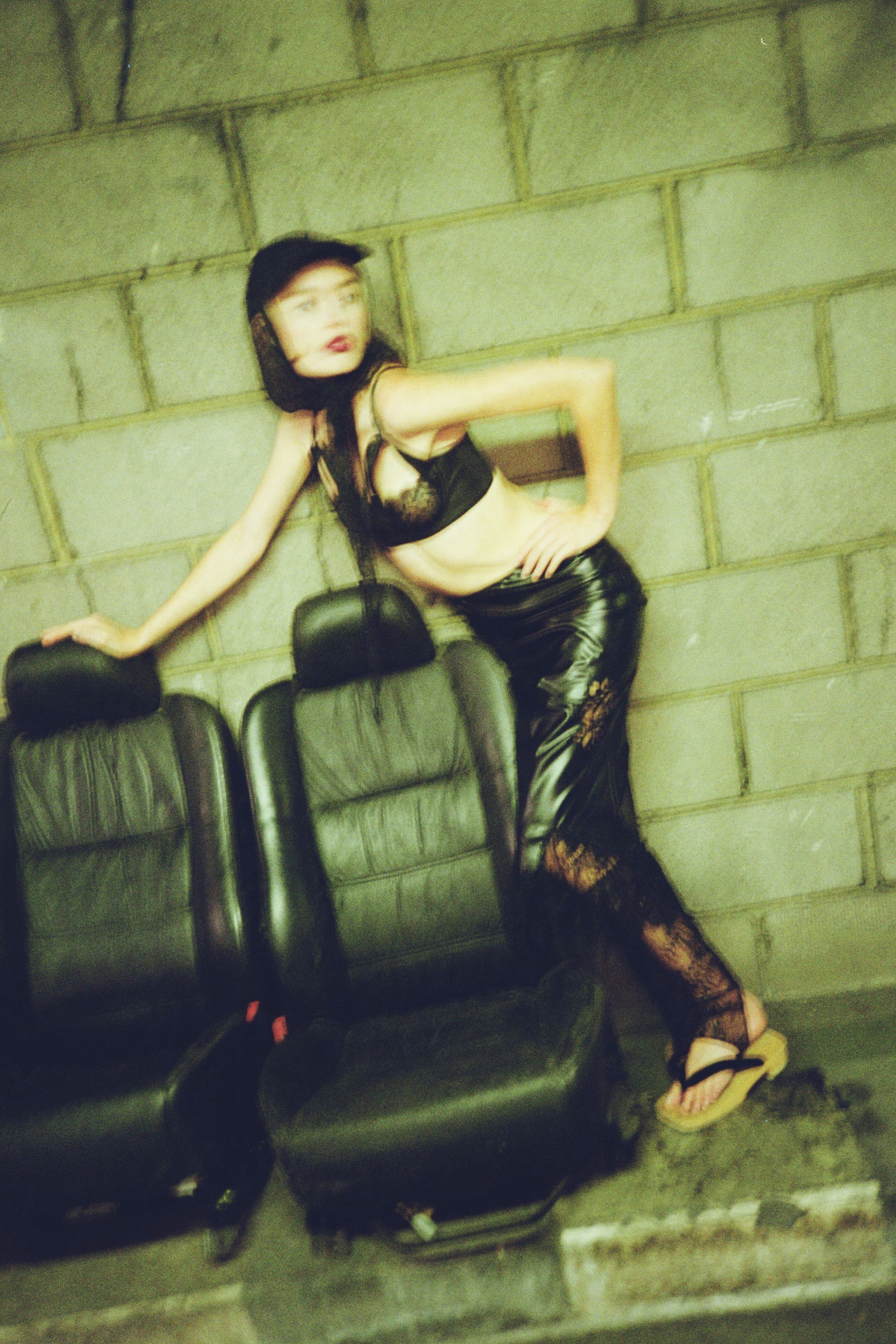 Bella howard milo maria06