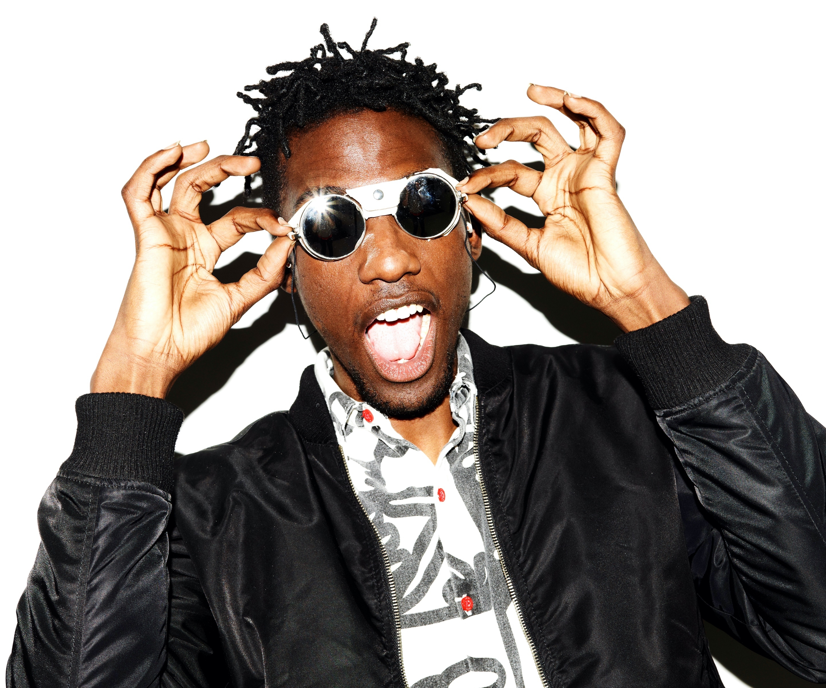 Bella howard revelation suitcases 01