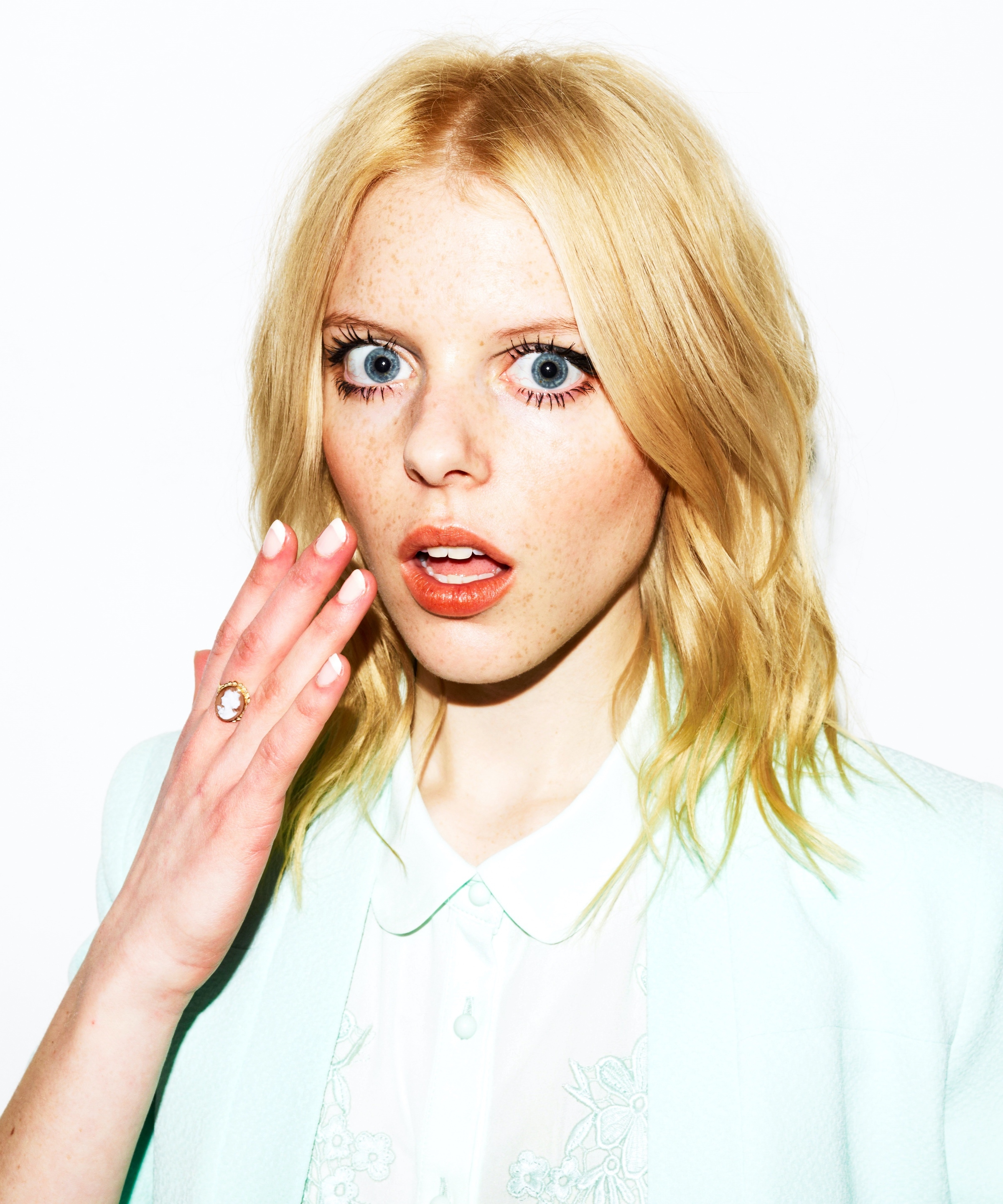 Bella howard revelation suitcases 05