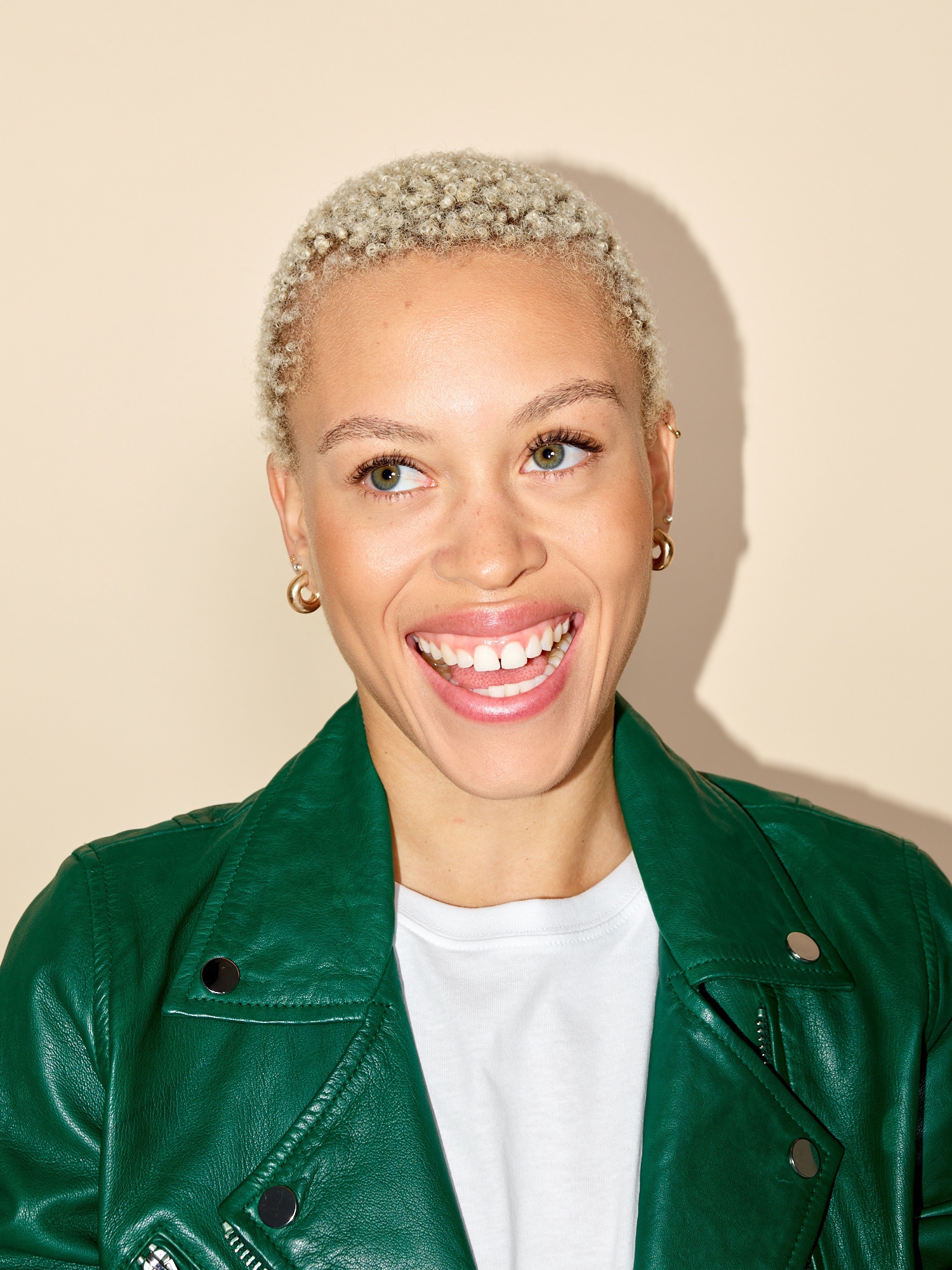 Bella howard simple 05