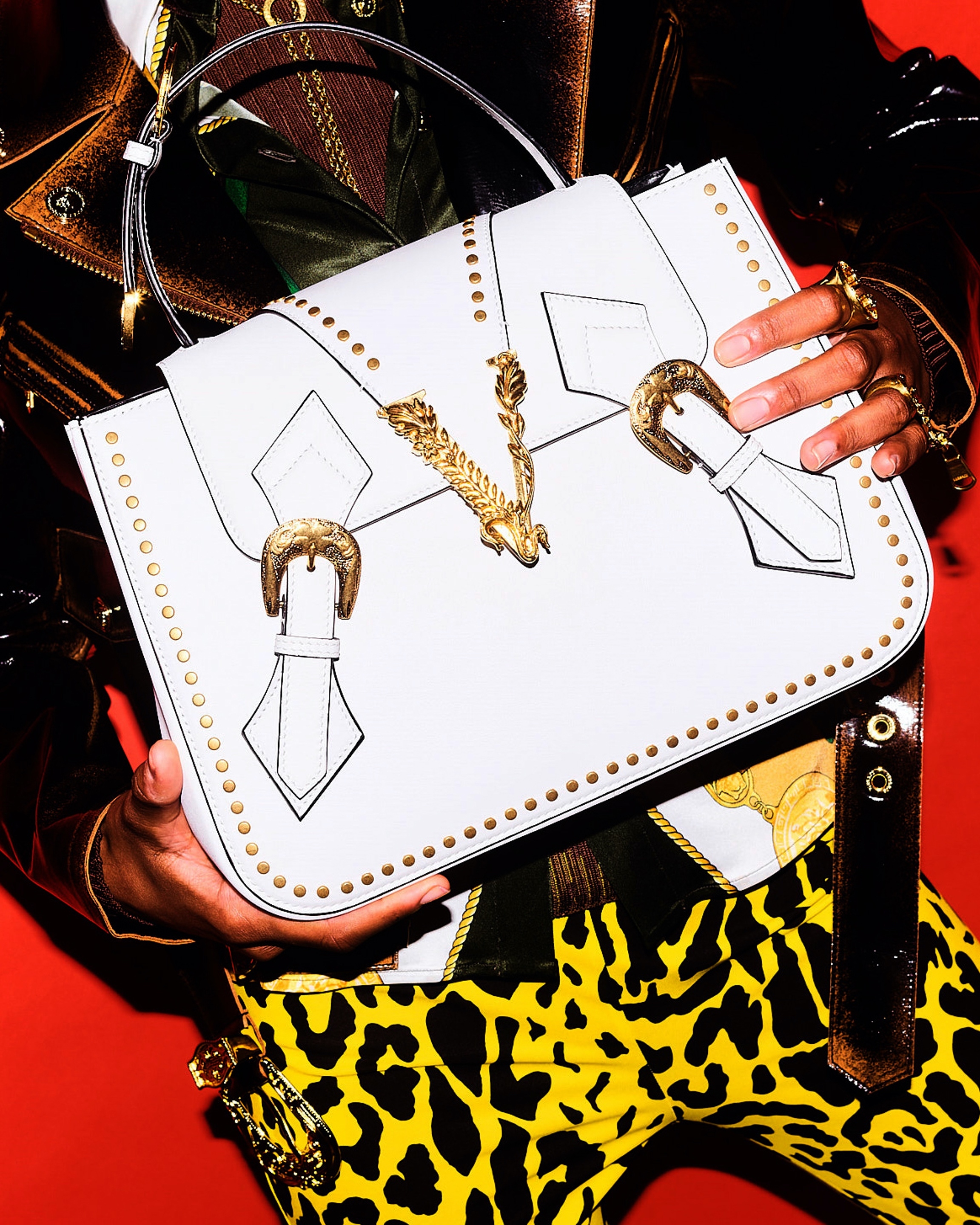 Bella howard versace rev04